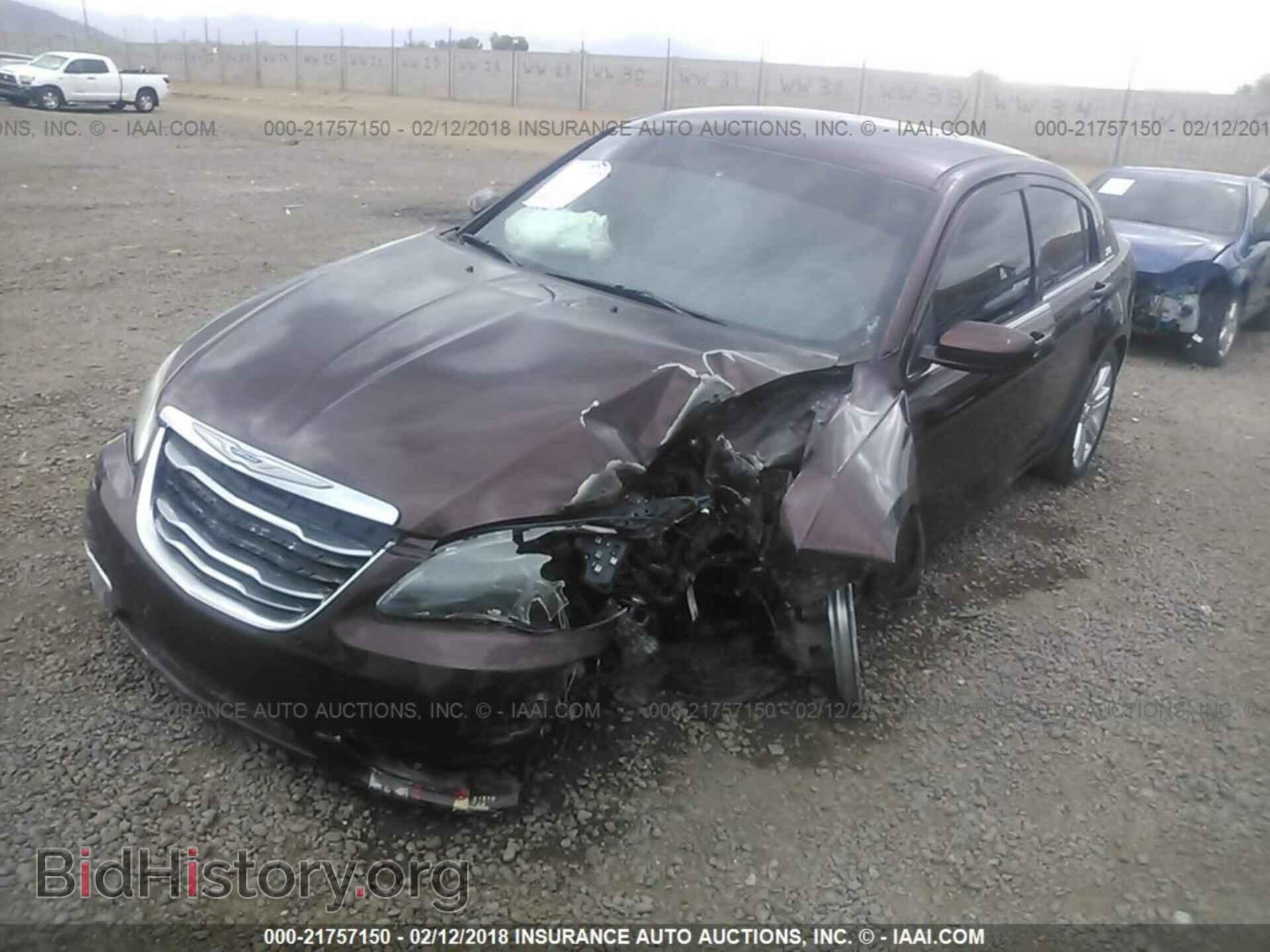 2013 Chrysler 200 - VIN: 1C3CCBAB2DN647237 - Photo 2