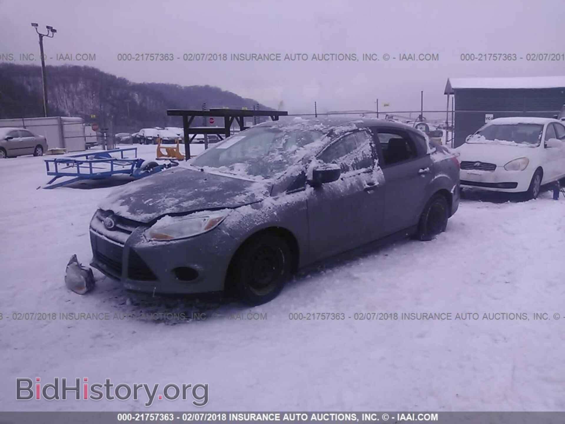 2012 Ford Focus - VIN: 1FAHP3E2XCL381570 - Фото 2