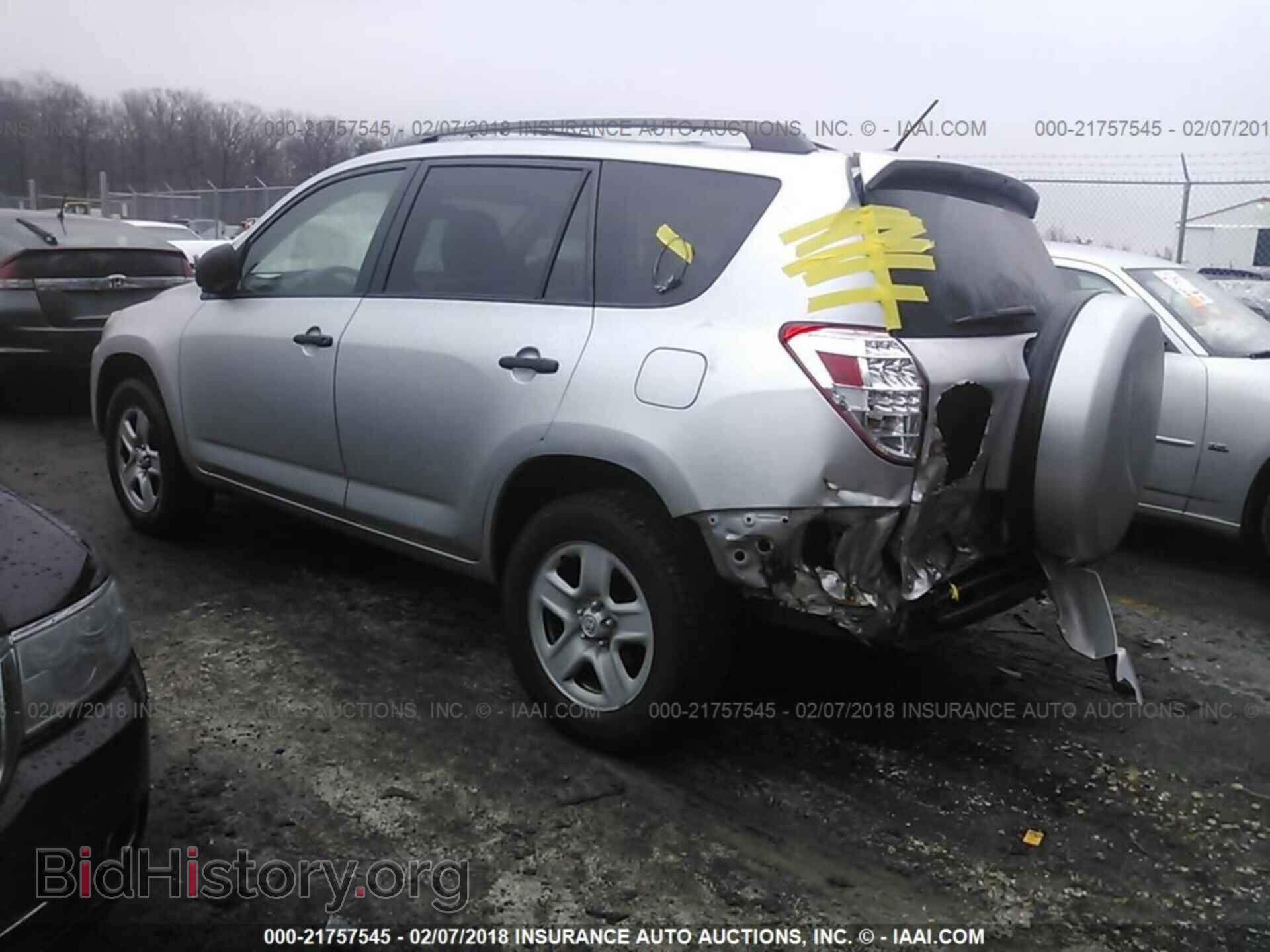 2011 Toyota Rav4 - VIN: 2T3BF4DV8BW116811 - Photo 3