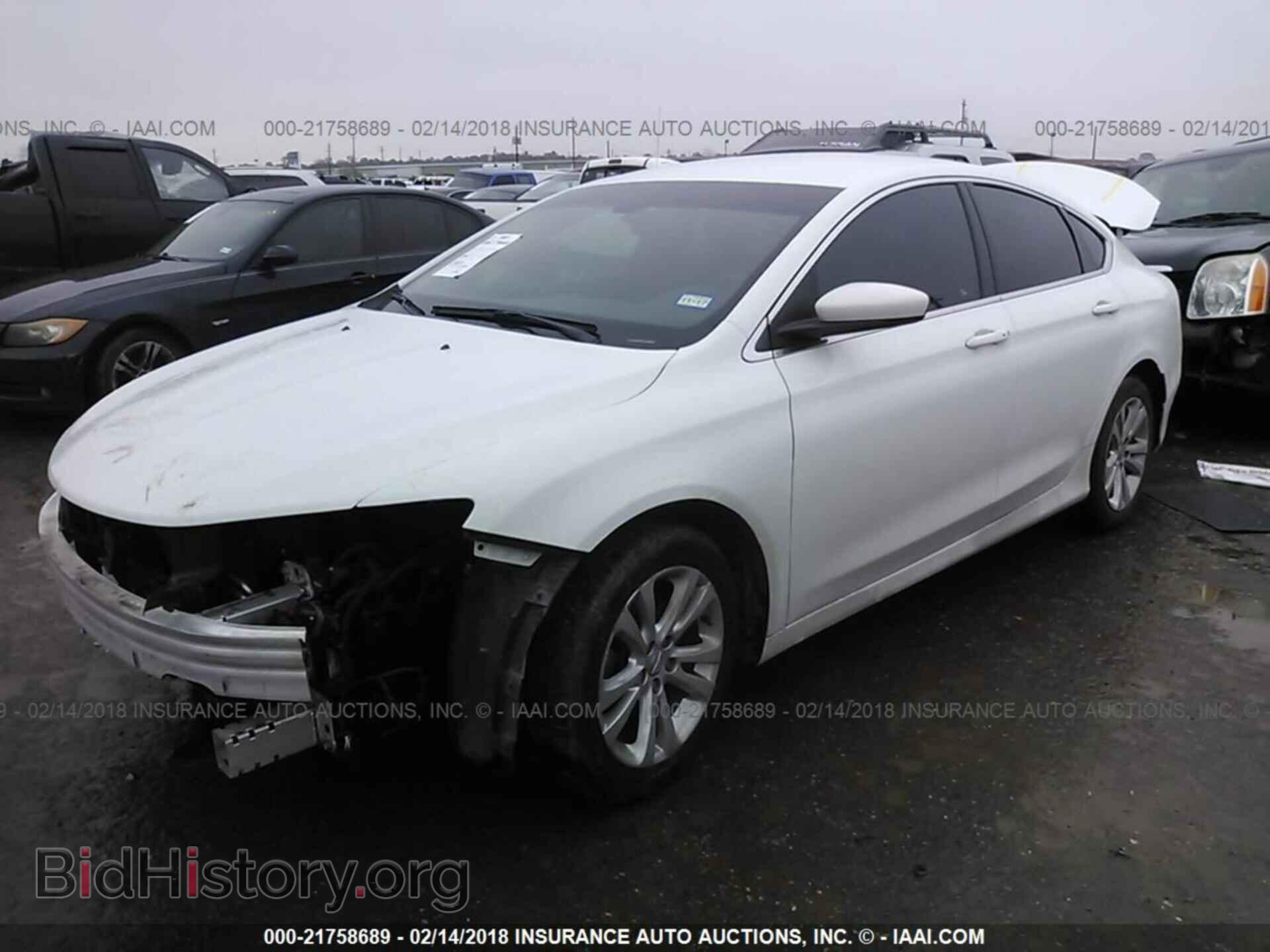 2015 Chrysler 200 - VIN: 1C3CCCAB1FN562642 - Photo 2