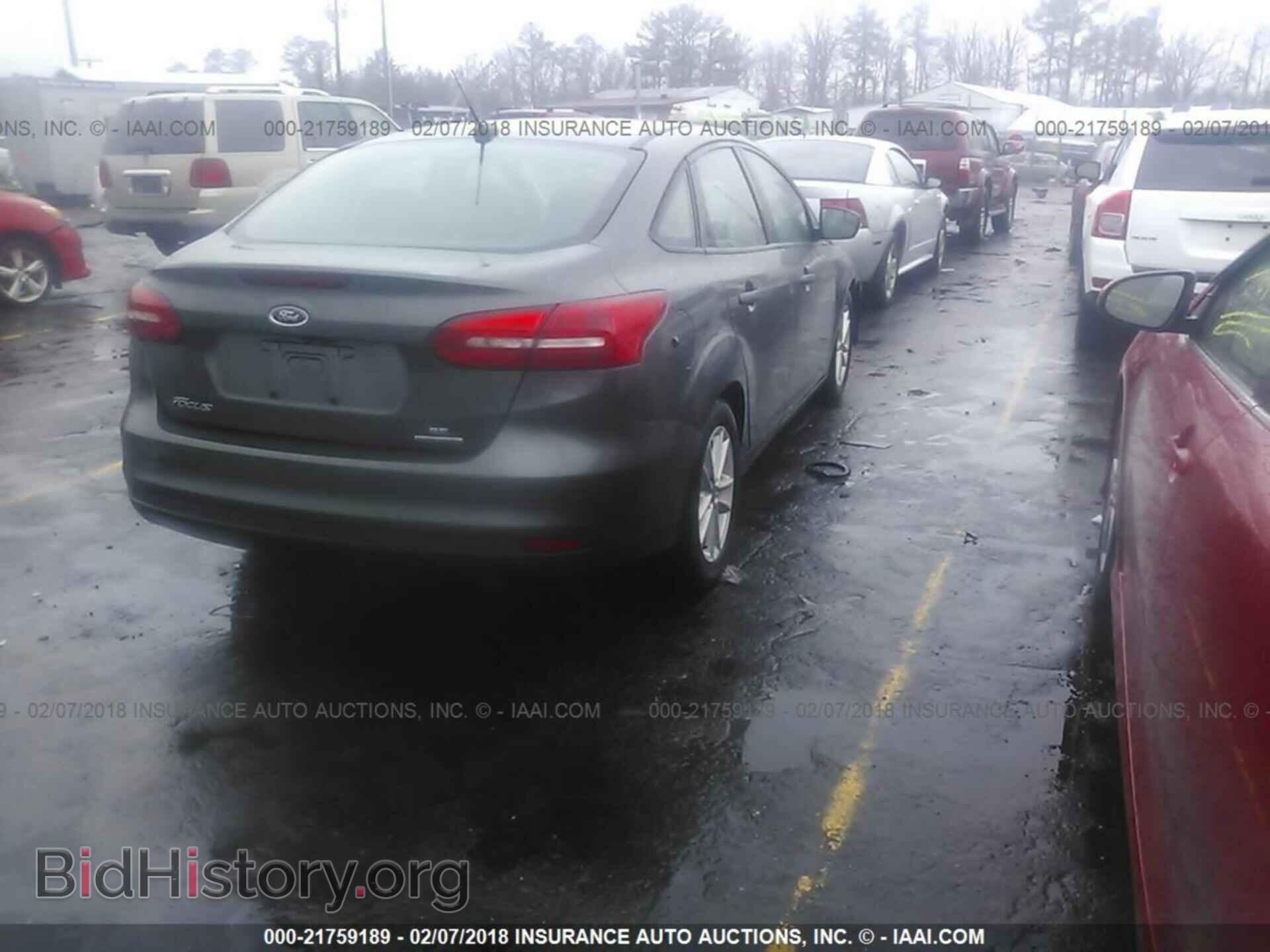 2016 Ford Focus - VIN: 1FADP3F23GL324047 - Photo 4
