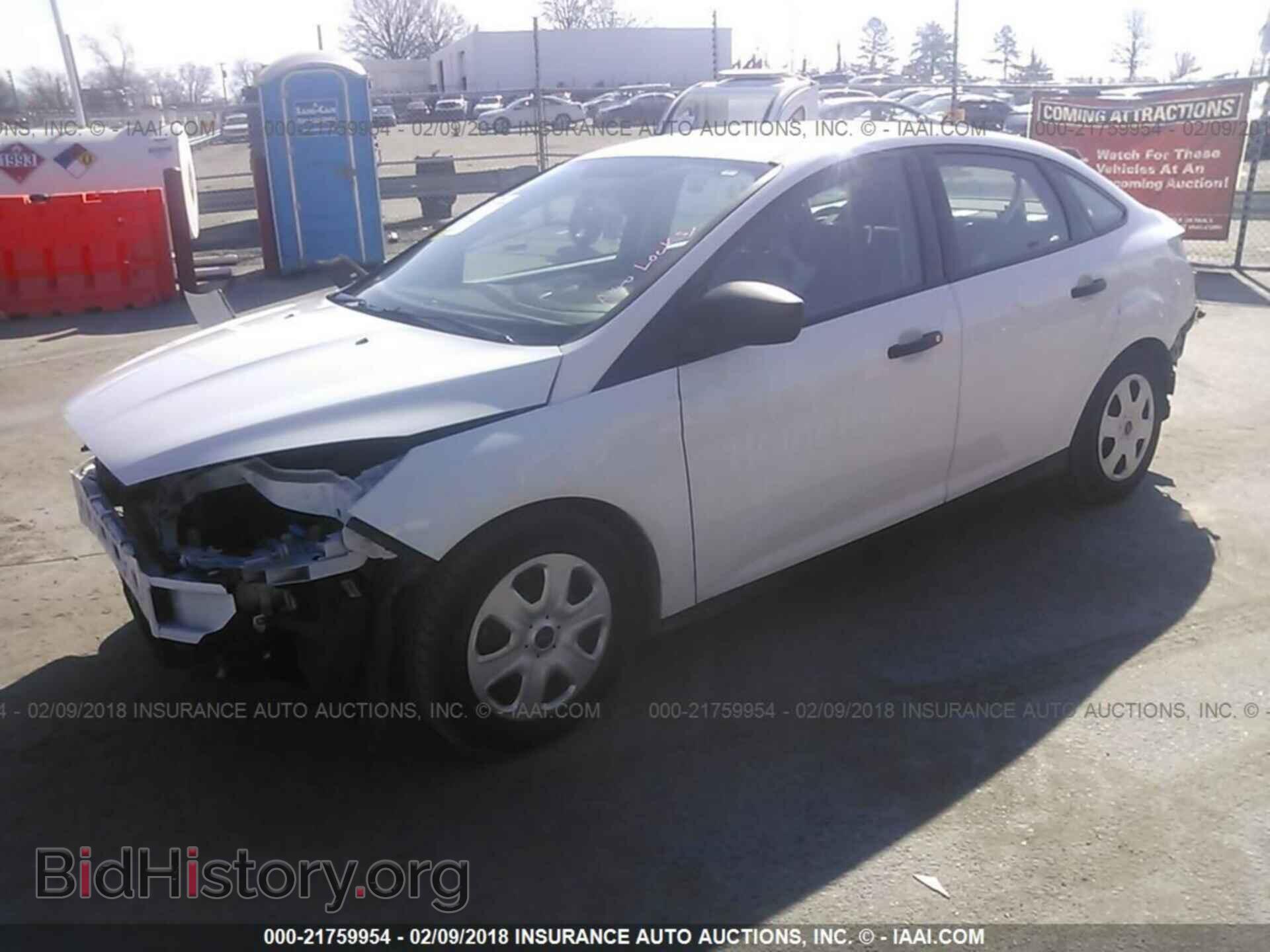 2015 Ford Focus - VIN: 1FADP3E22FL329742 - Photo 2