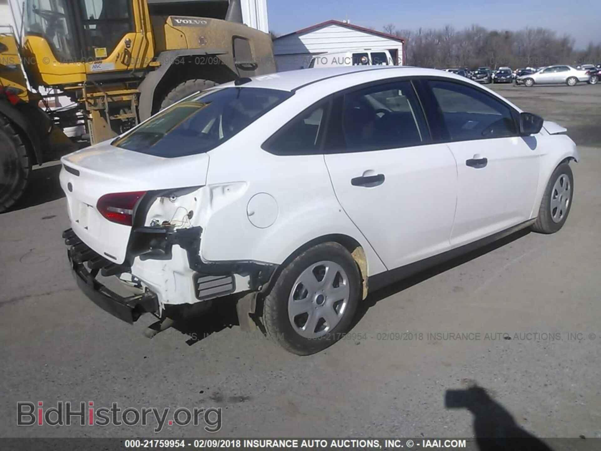 2015 Ford Focus - VIN: 1FADP3E22FL329742 - Photo 4