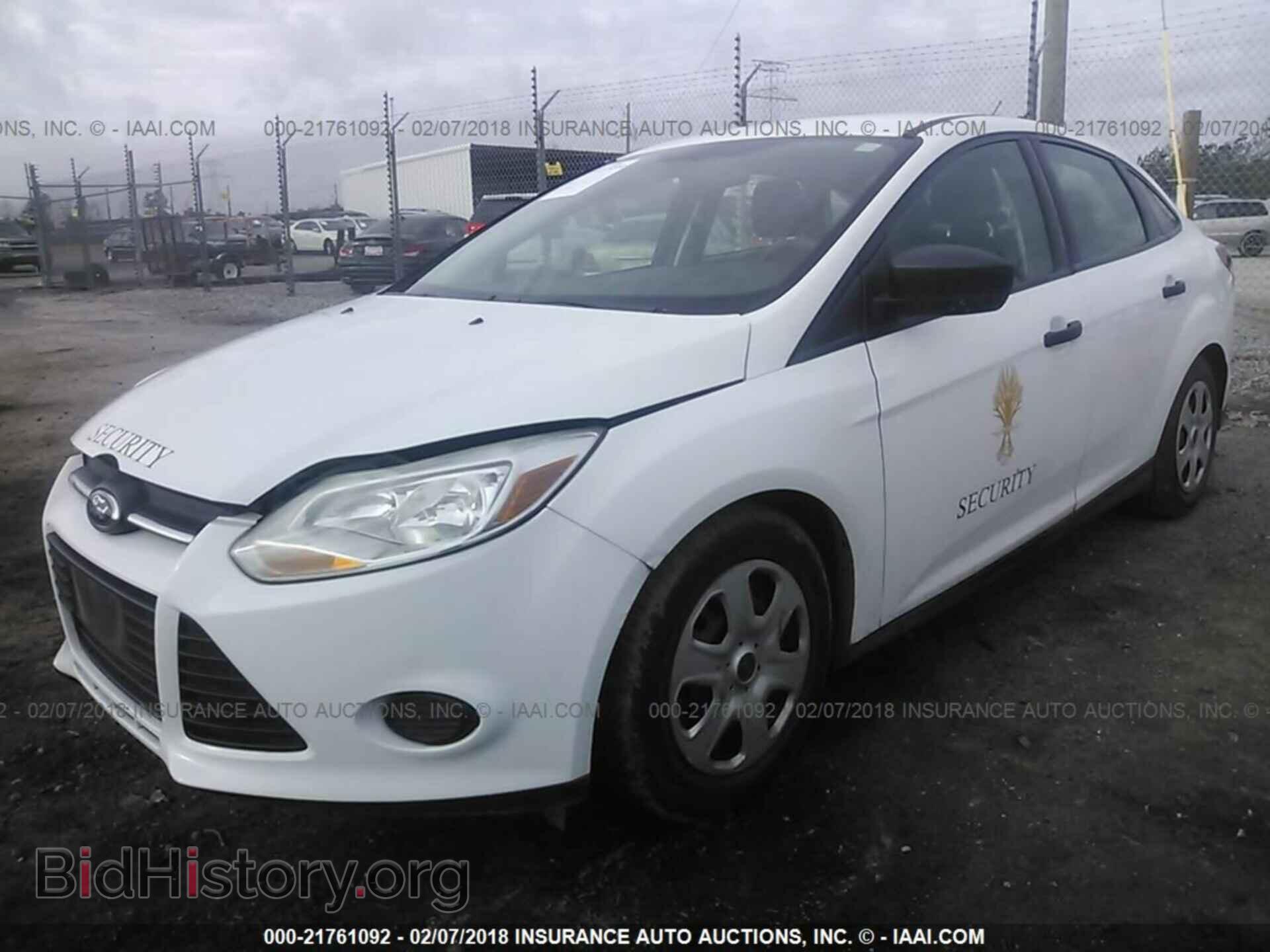 2014 Ford Focus - VIN: 1FADP3E21EL126257 - Photo 2