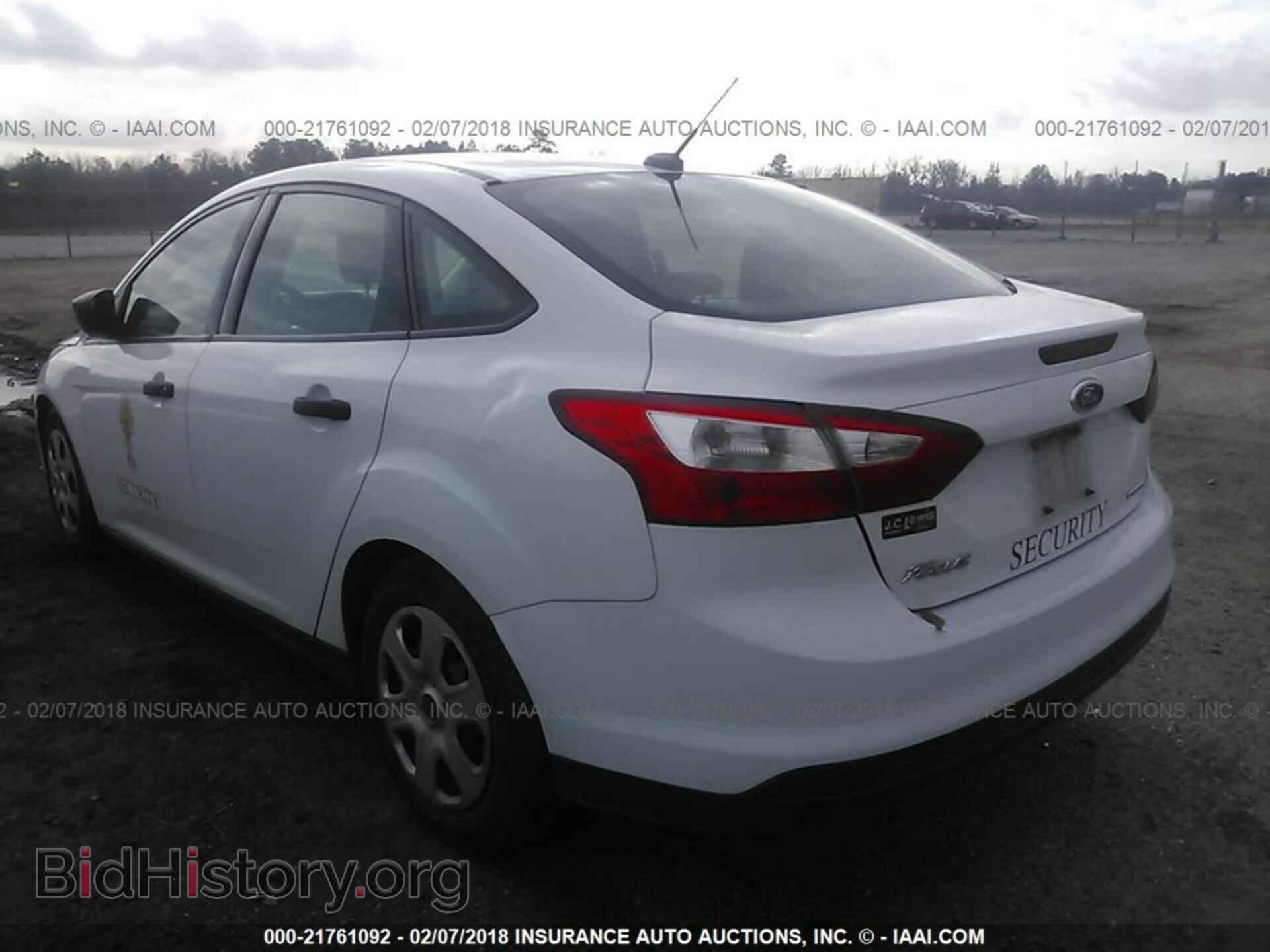 2014 Ford Focus - VIN: 1FADP3E21EL126257 - Photo 3
