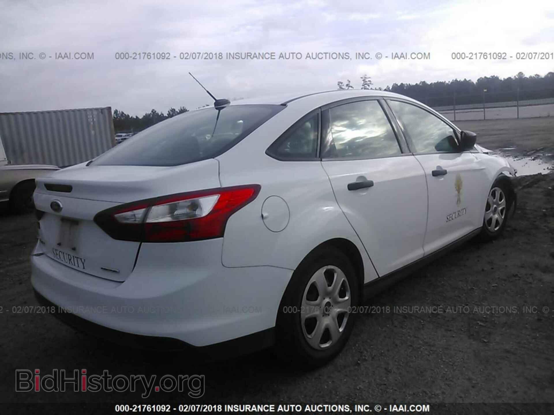 2014 Ford Focus - VIN: 1FADP3E21EL126257 - Photo 4