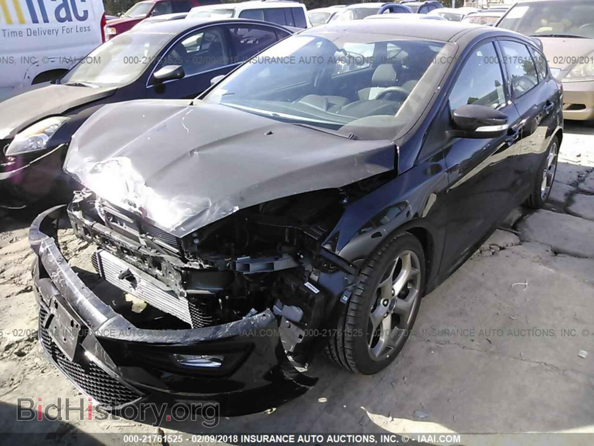 2017 Ford Focus - VIN: 1FADP3L99HL245940 - Photo 2
