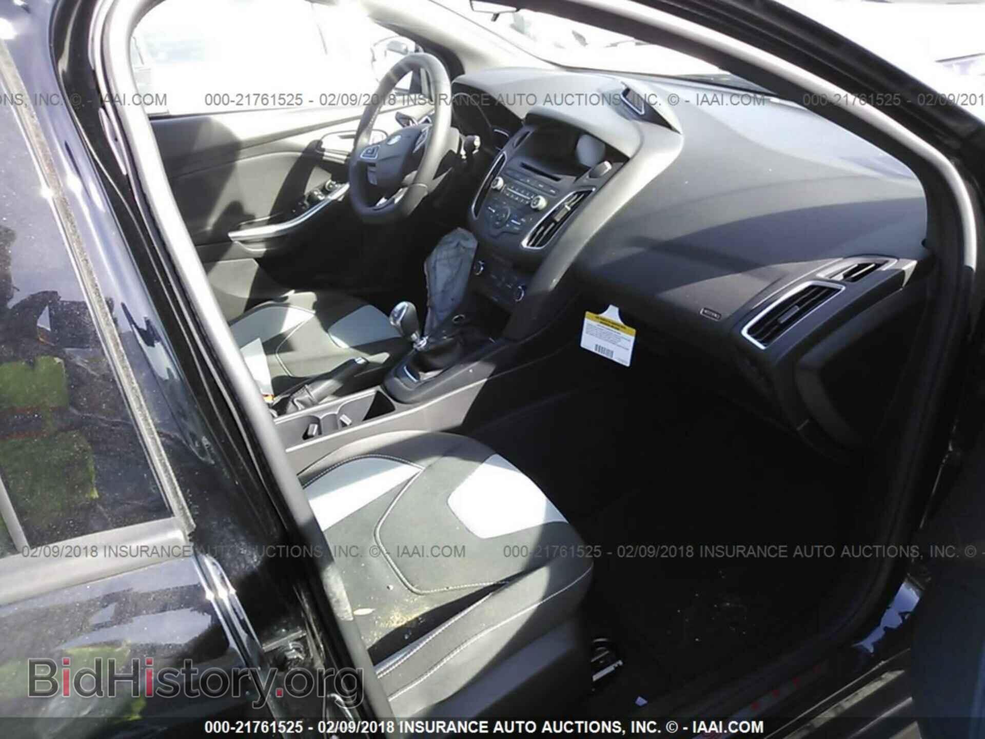 2017 Ford Focus - VIN: 1FADP3L99HL245940 - Photo 6