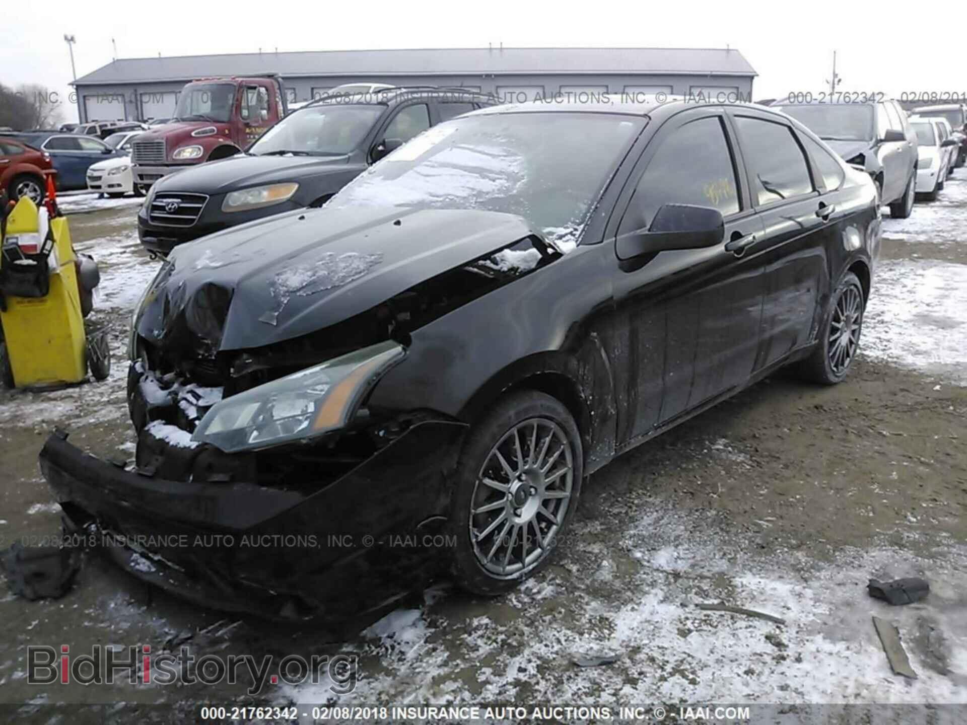 2011 Ford Focus - VIN: 1FAHP3GN5BW146305 - Фото 2