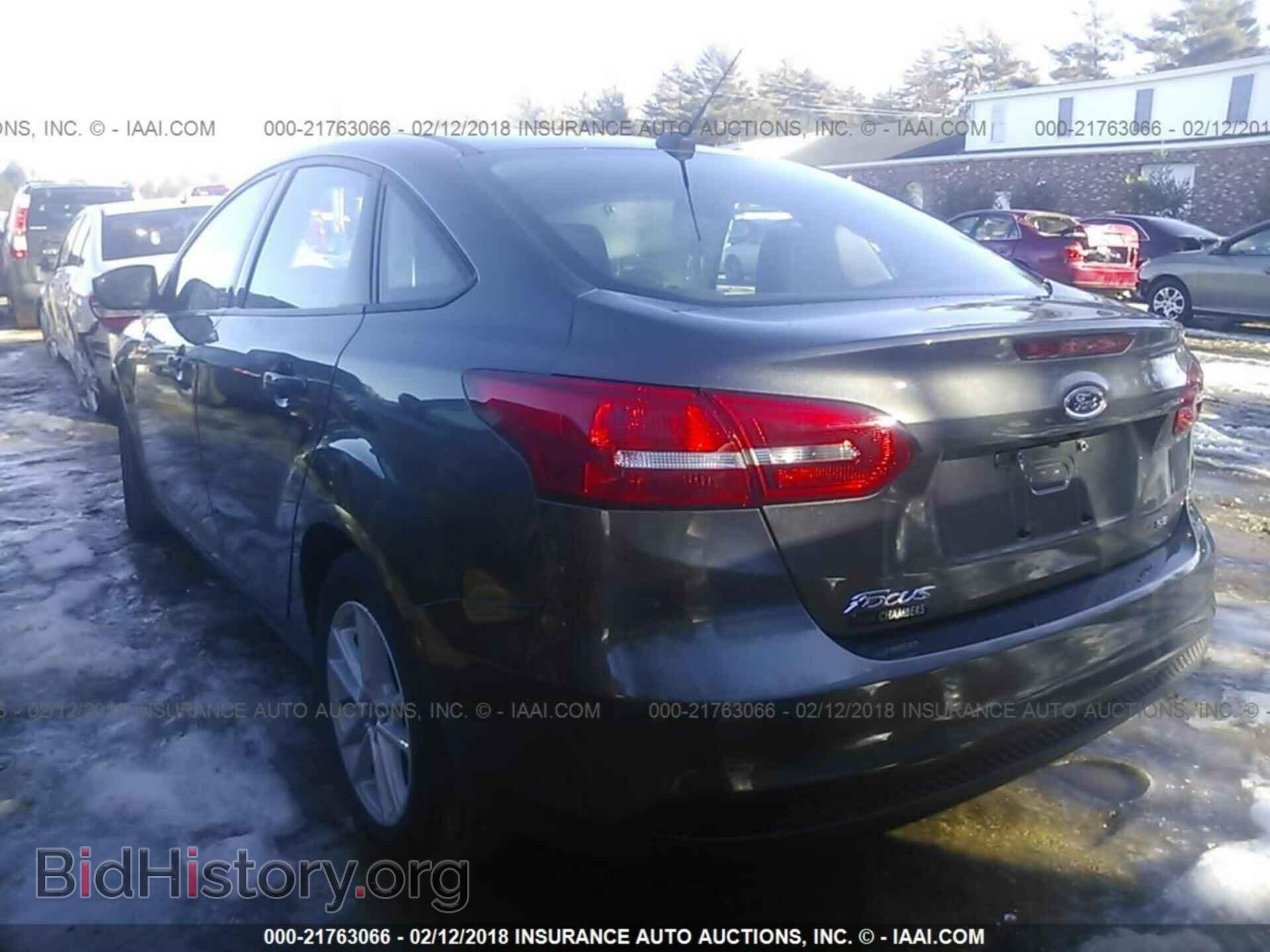 2018 Ford Focus - VIN: 1FADP3F21JL200138 - Фото 3