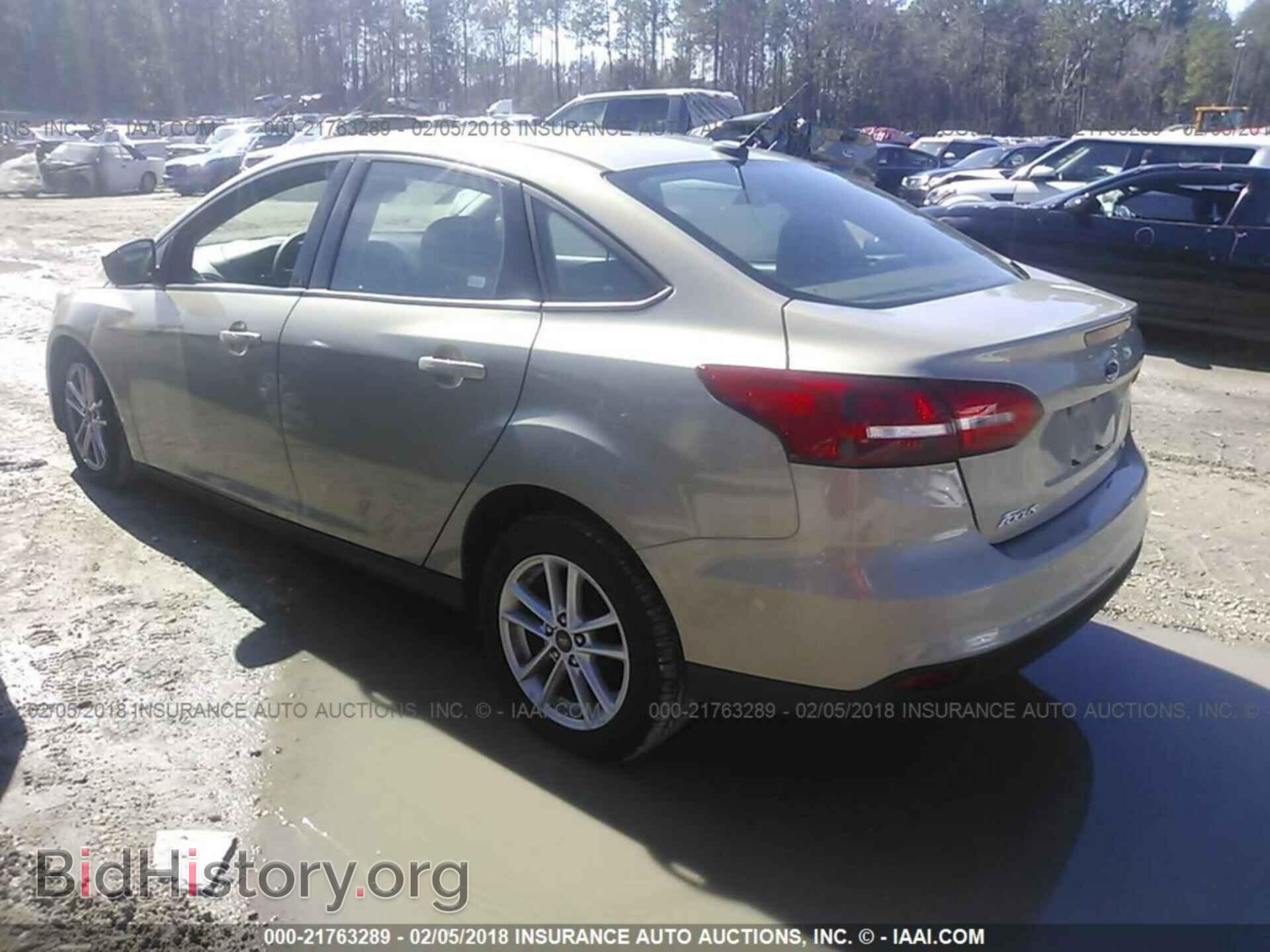 2016 Ford Focus - VIN: 1FADP3F27GL344771 - Photo 3