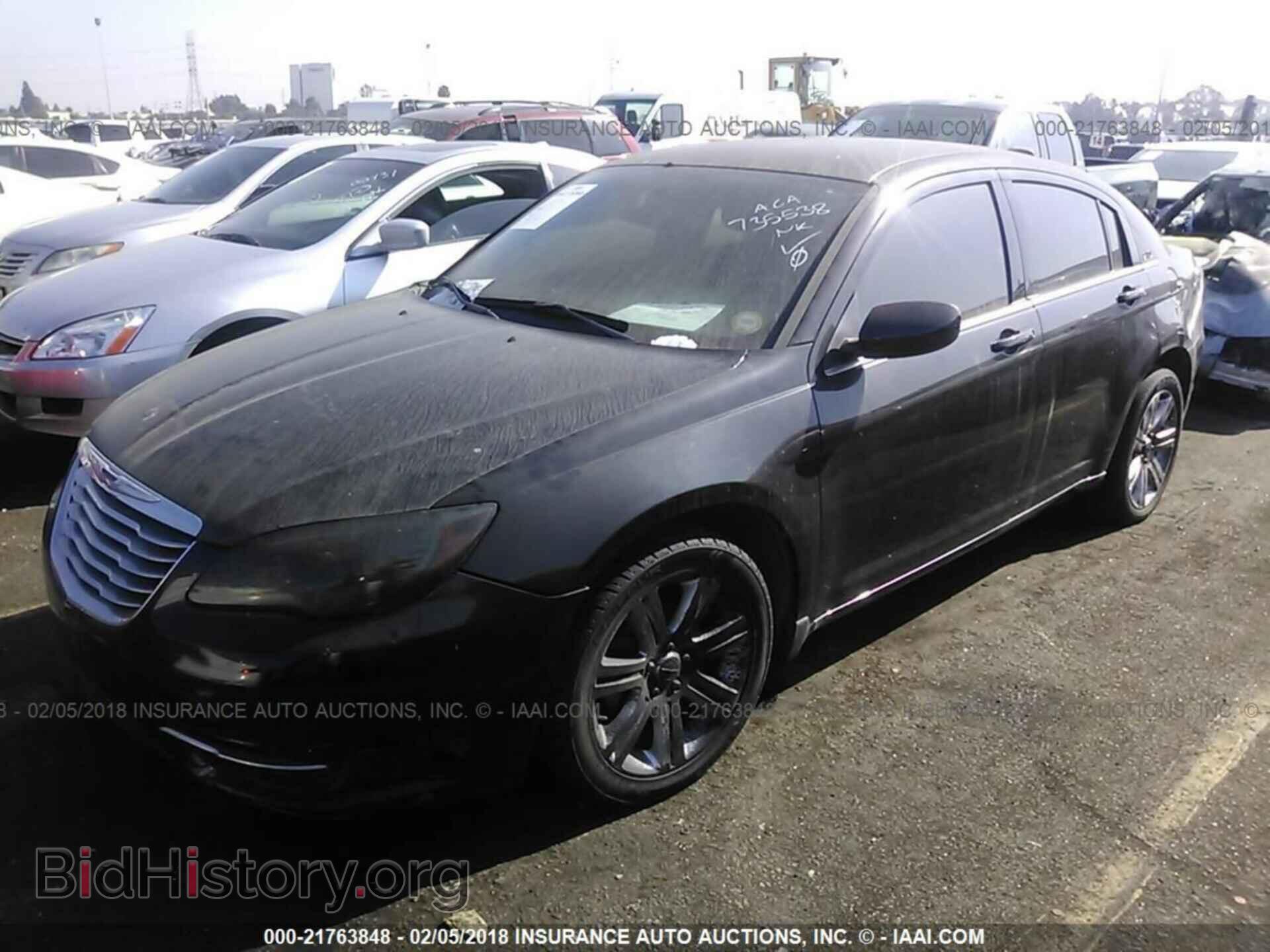 2013 Chrysler 200 - VIN: 1C3CCBBB9DN735538 - Photo 2