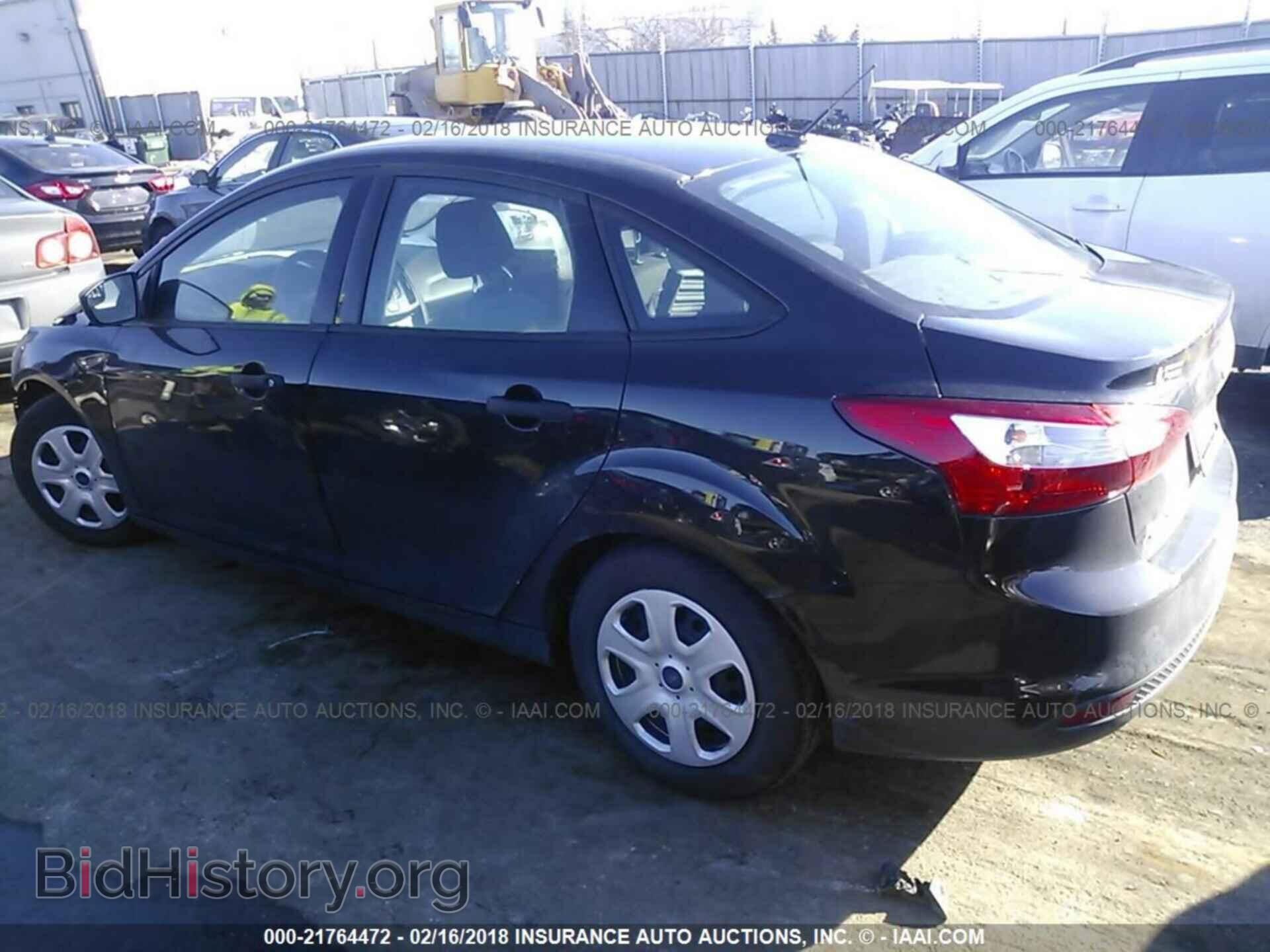 2014 Ford Focus - VIN: 1FADP3E25EL403928 - Photo 3