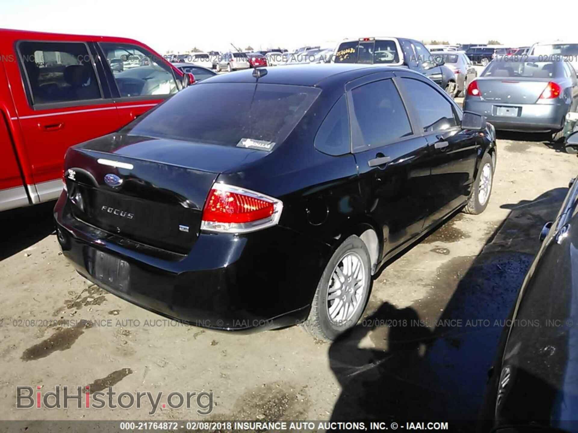 2011 Ford Focus - VIN: 1FAHP3FN8BW102722 - Photo 4