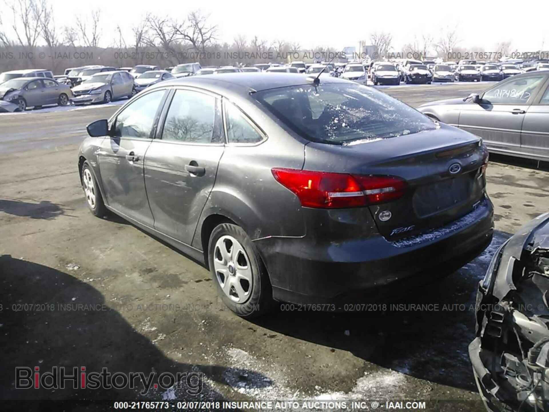 2016 Ford Focus - VIN: 1FADP3E2XGL234055 - Photo 3