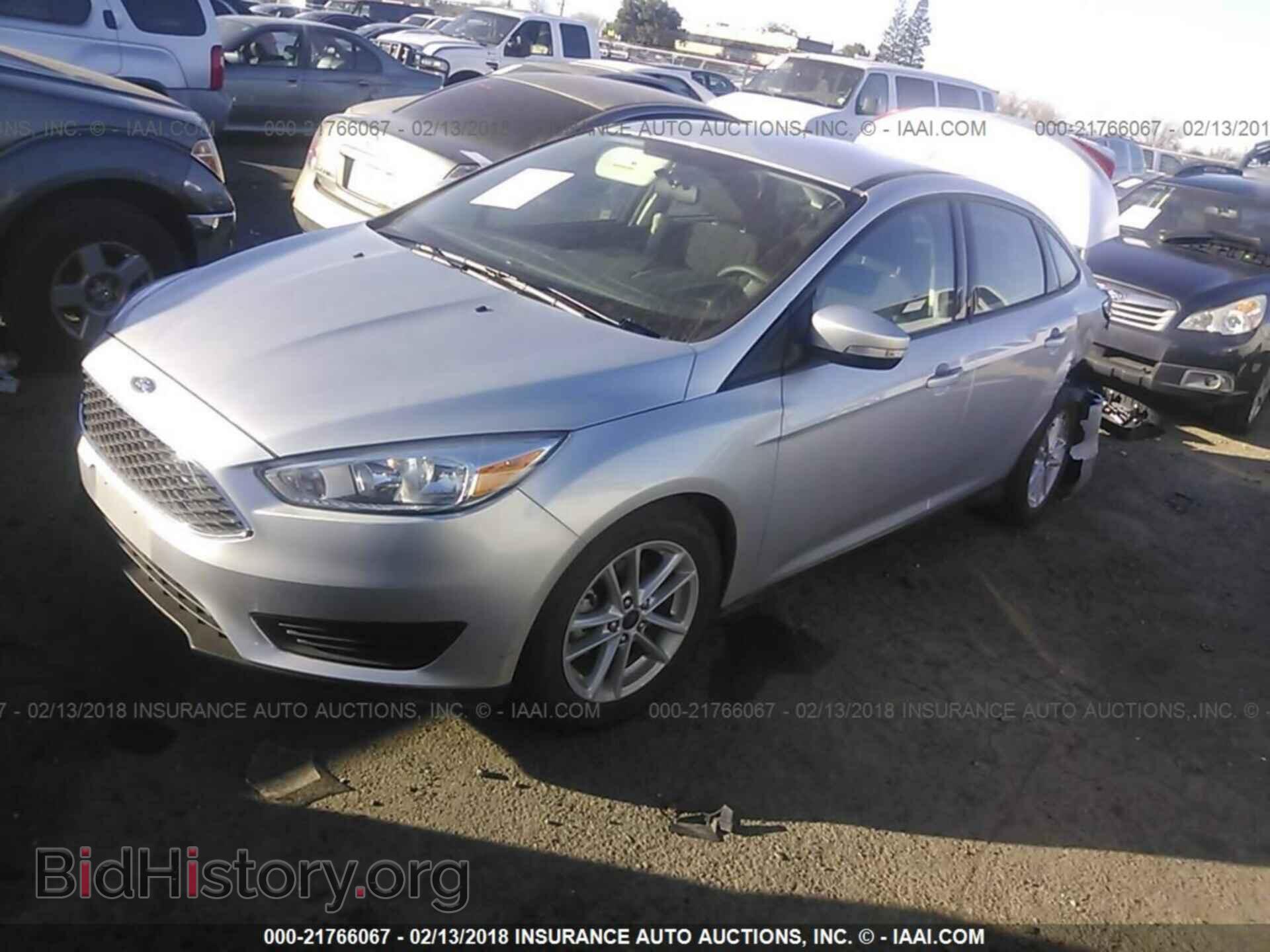 2016 Ford Focus - VIN: 1FADP3F24GL406210 - Фото 2
