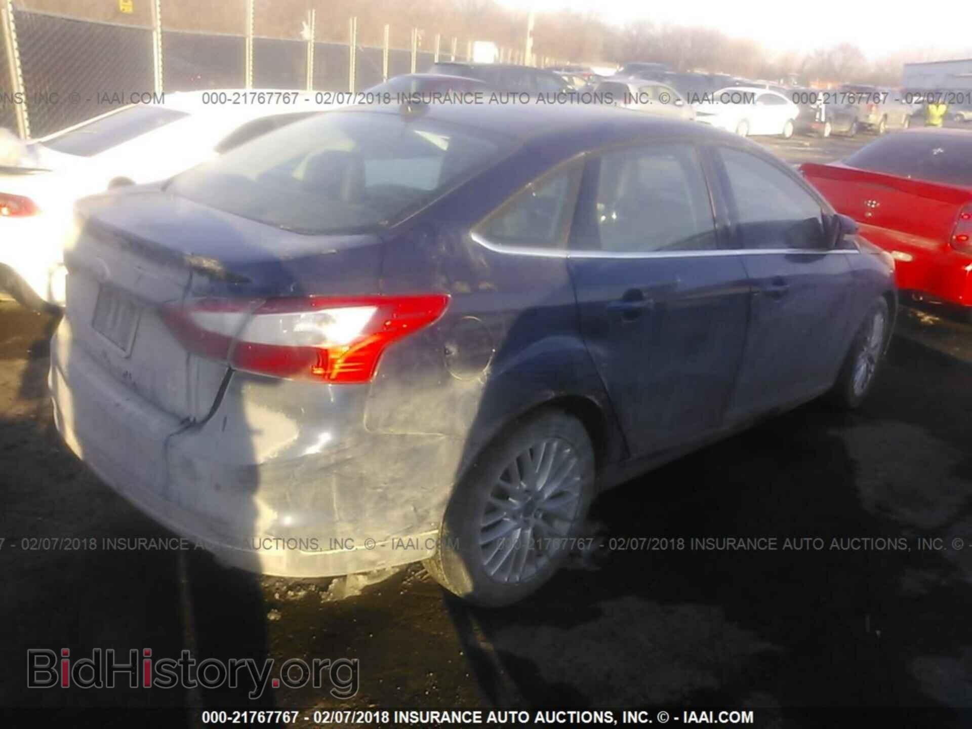 2012 Ford Focus - VIN: 1FAHP3H28CL154356 - Photo 4