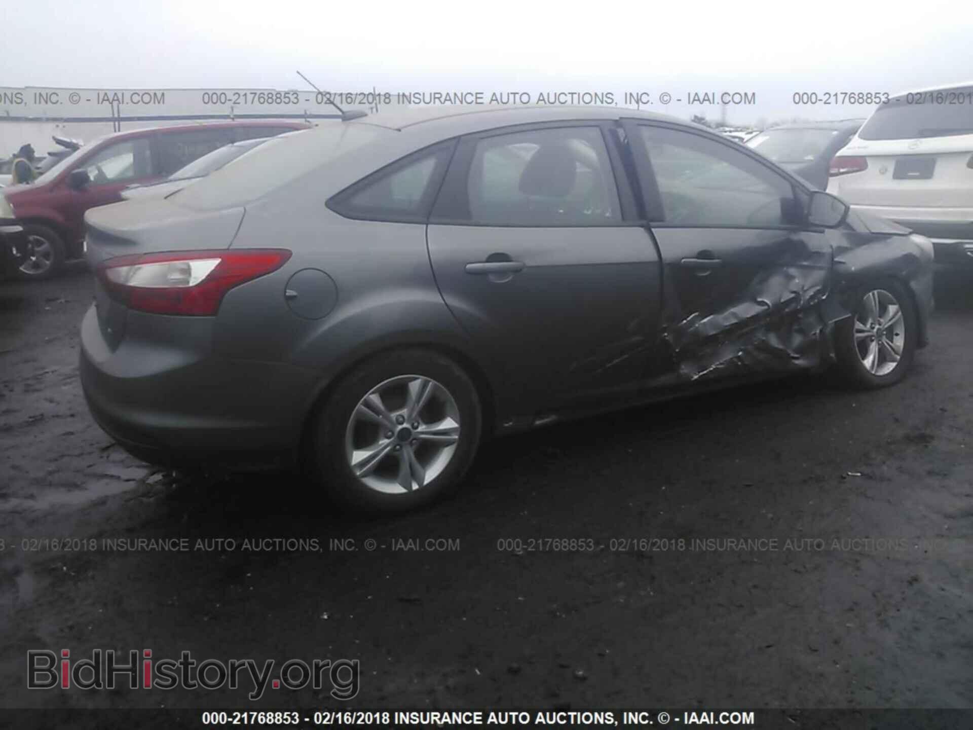 2014 Ford Focus - VIN: 1FADP3F28EL386668 - Photo 4