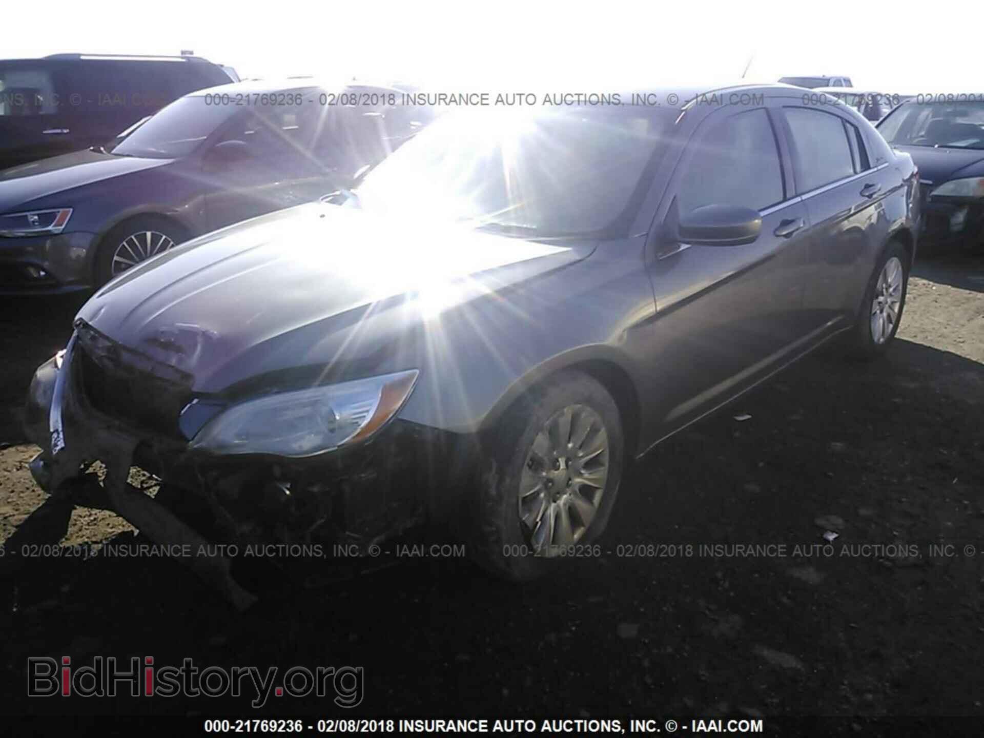 2013 Chrysler 200 - VIN: 1C3CCBAB6DN641621 - Photo 2