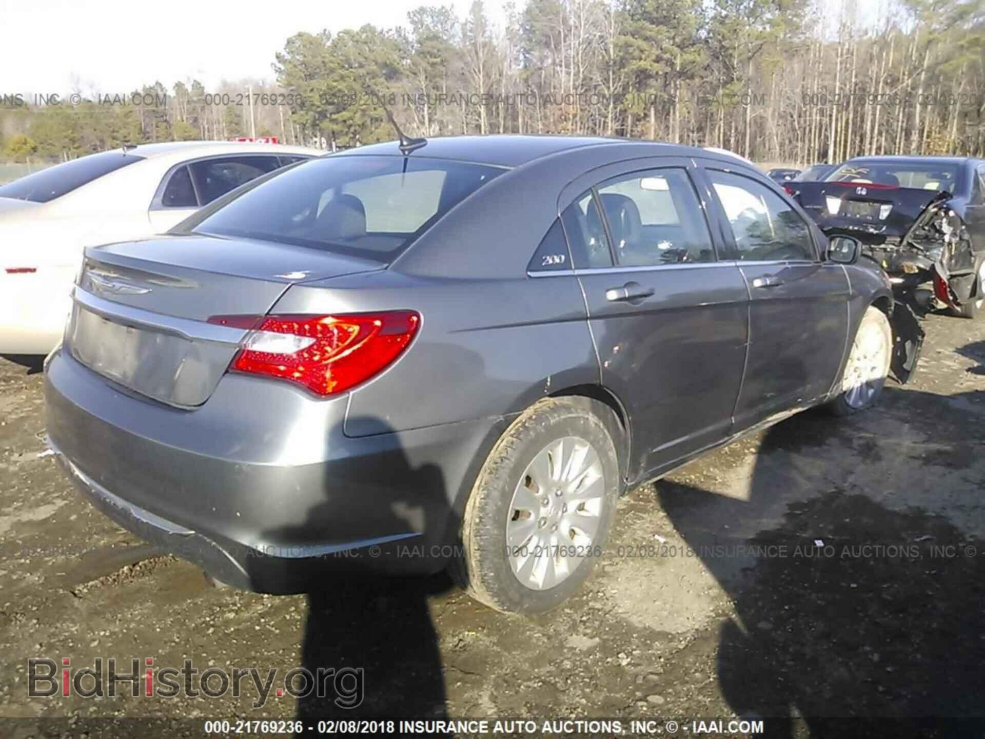 2013 Chrysler 200 - VIN: 1C3CCBAB6DN641621 - Photo 4