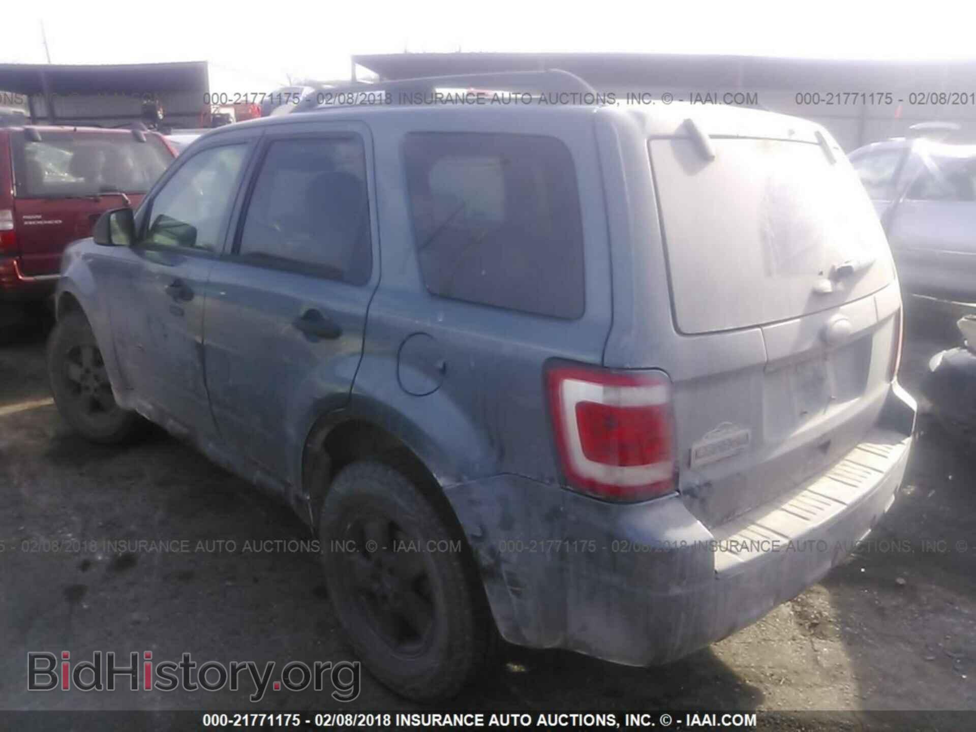 2011 Ford Escape - VIN: 1FMCU0D76BKC10405 - Фото 3