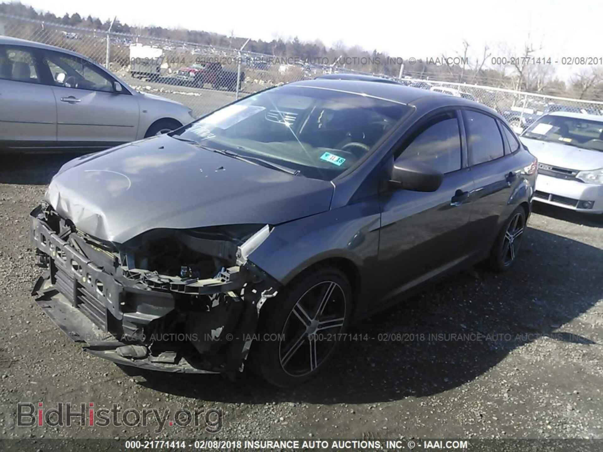 2012 Ford Focus - VIN: 1FAHP3E24CL254748 - Photo 2
