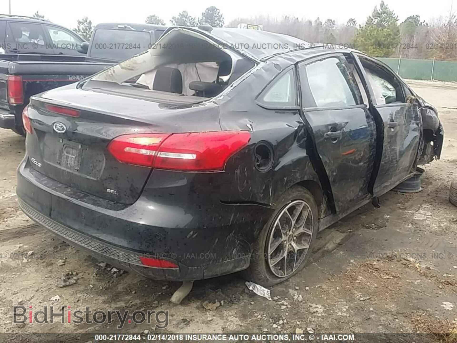 2017 Ford Focus - VIN: 1FADP3H29HL337111 - Photo 4