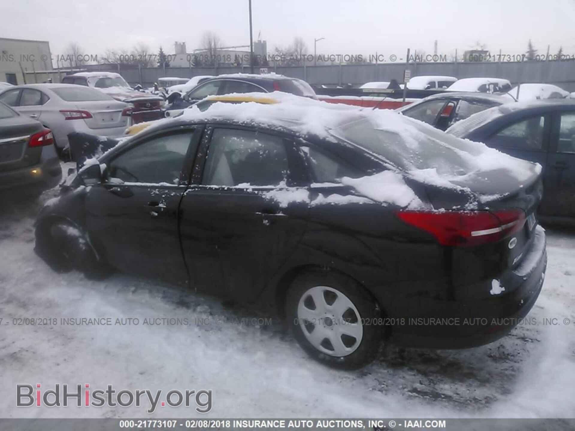 2017 Ford Focus - VIN: 1FADP3E2XHL331693 - Photo 3