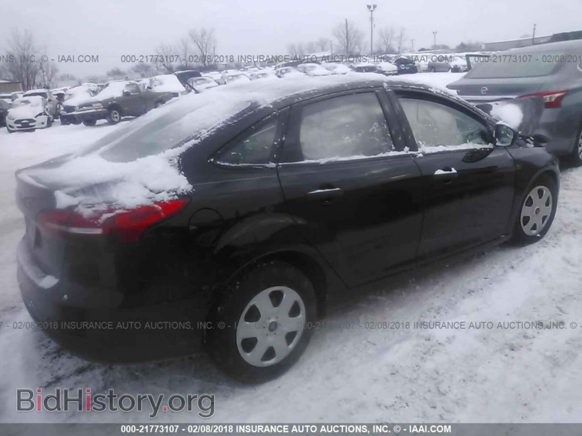 2017 Ford Focus - VIN: 1FADP3E2XHL331693 - Photo 4