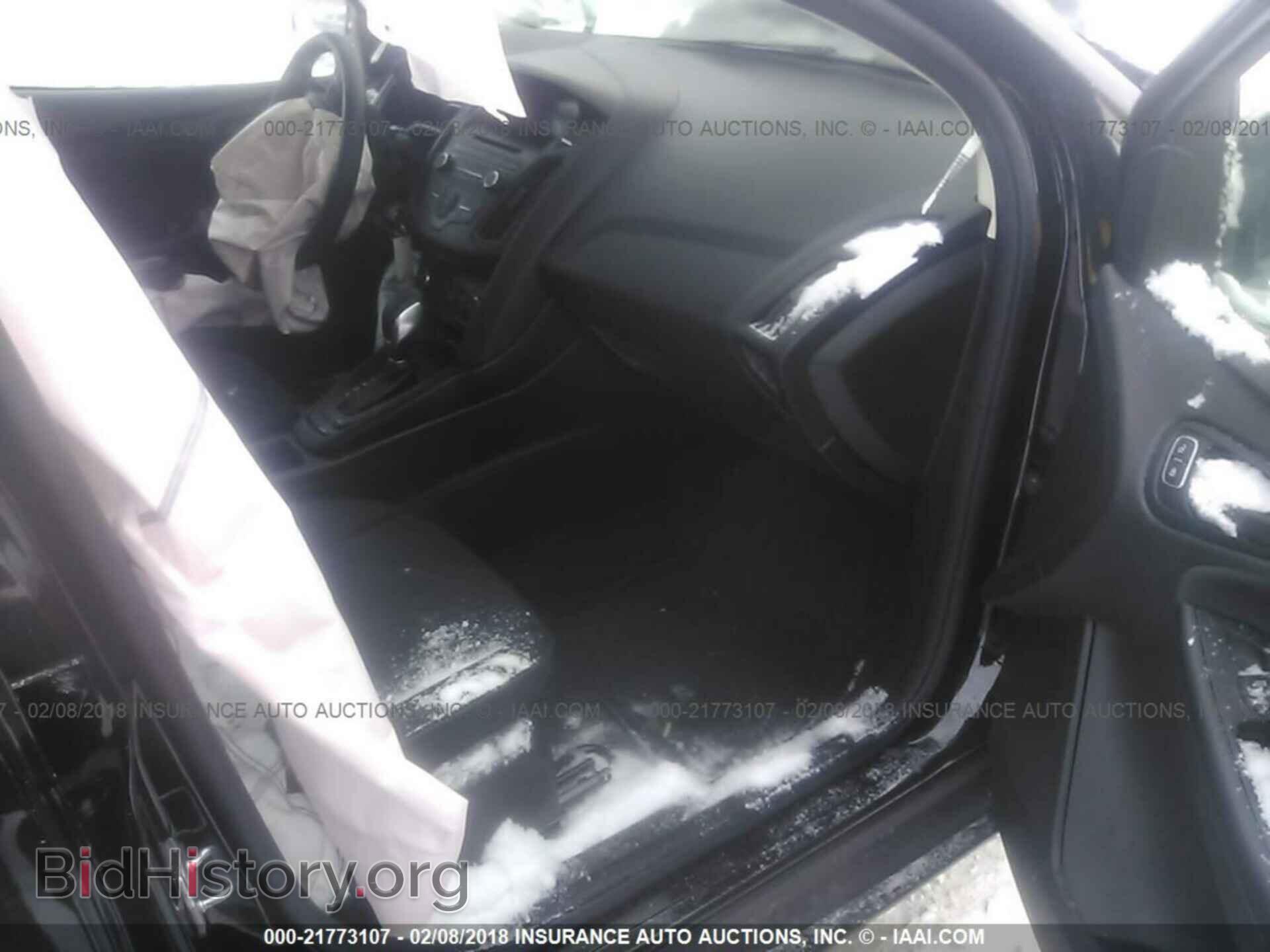 2017 Ford Focus - VIN: 1FADP3E2XHL331693 - Photo 5