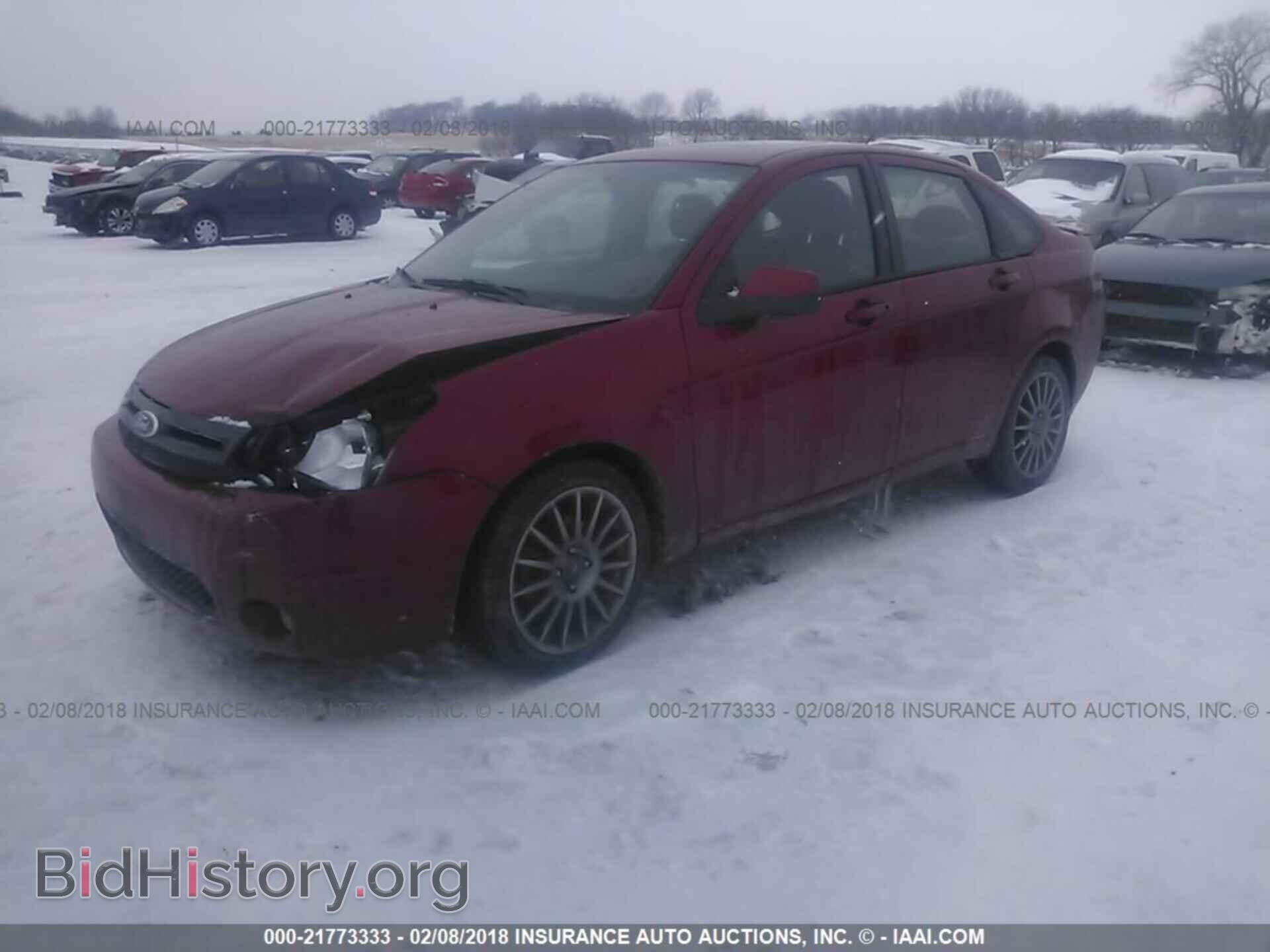 2011 Ford Focus - VIN: 1FAHP3GN8BW184580 - Фото 2