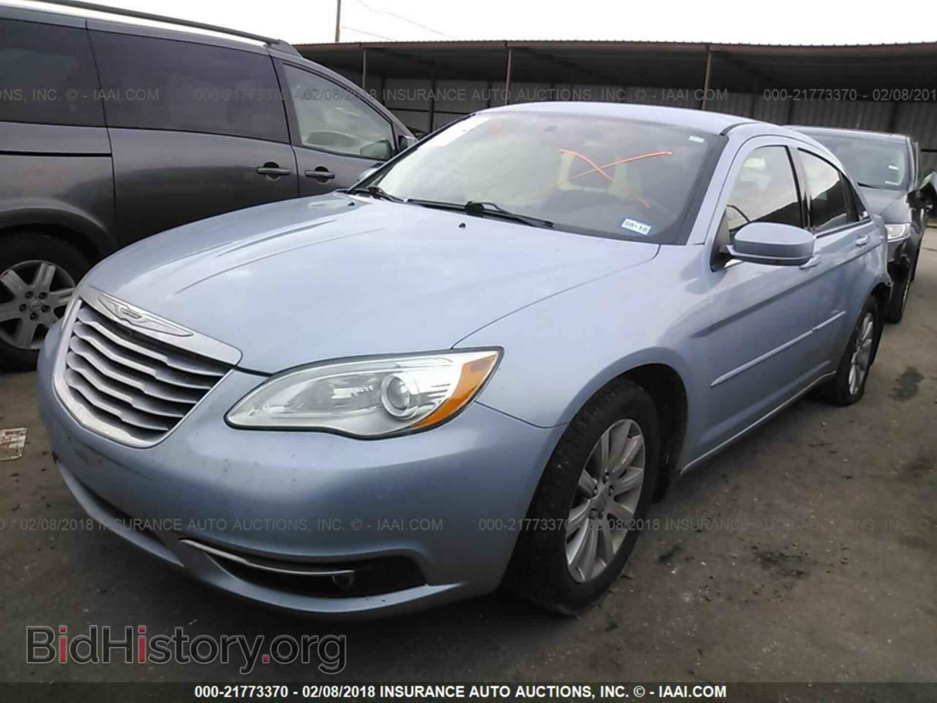 2013 Chrysler 200 - VIN: 1C3CCBBBXDN573130 - Photo 2