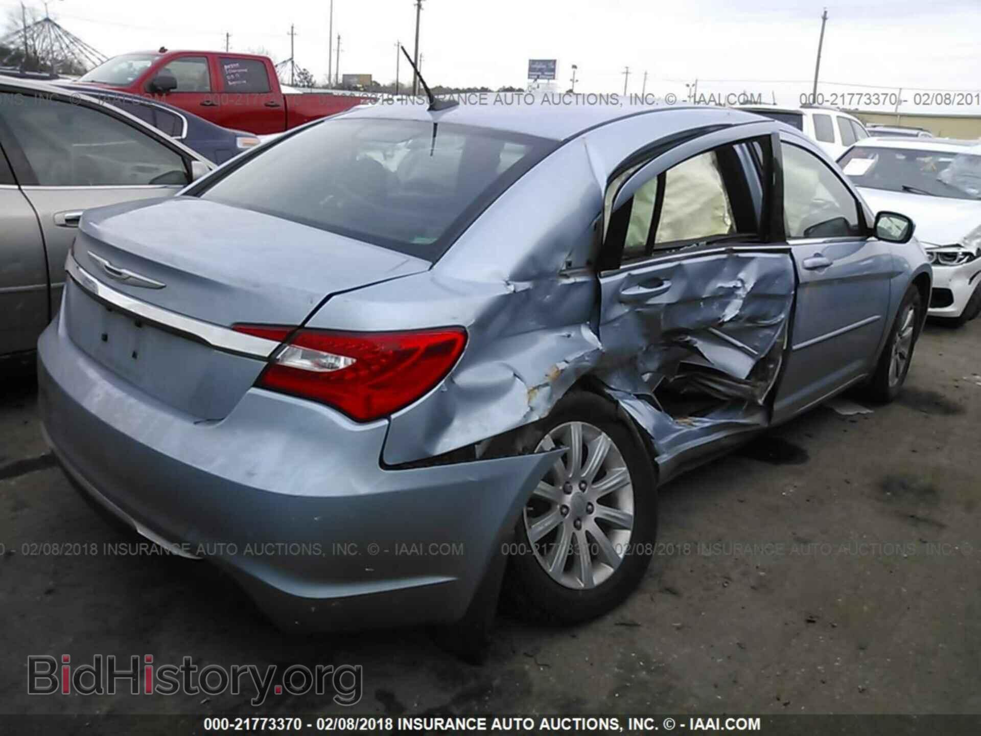 2013 Chrysler 200 - VIN: 1C3CCBBBXDN573130 - Photo 4