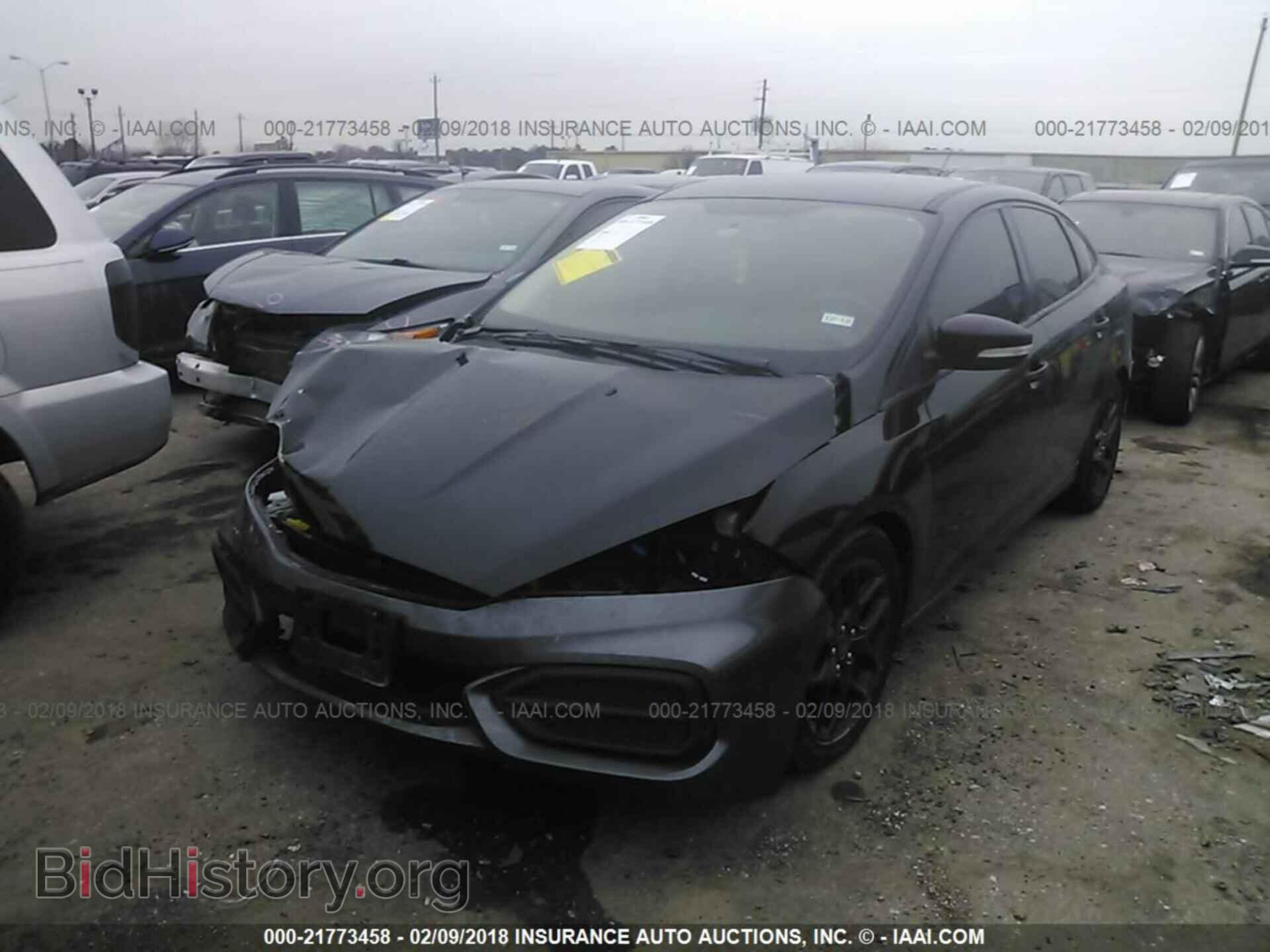 2016 Ford Focus - VIN: 1FADP3F22GL394896 - Photo 2