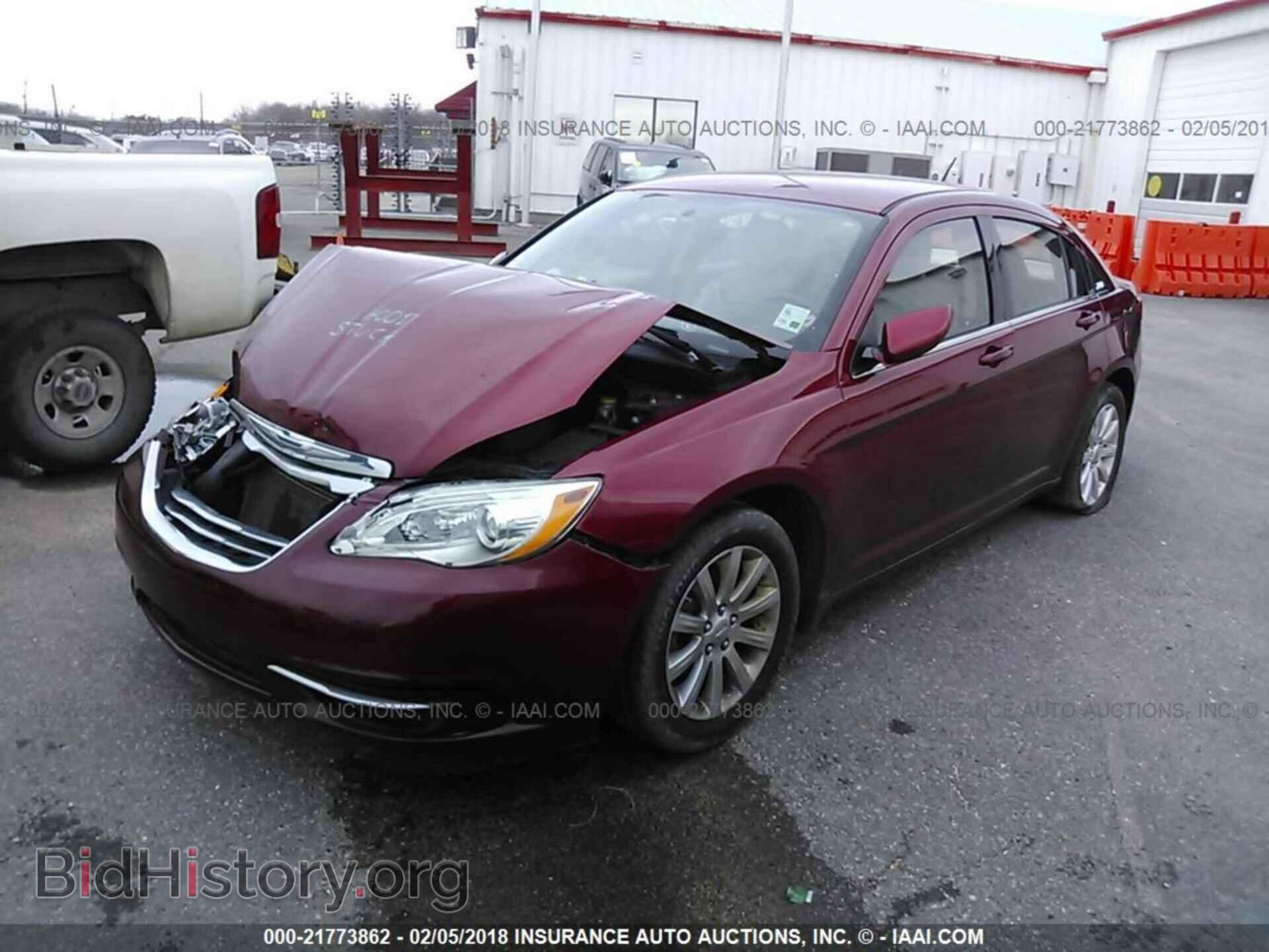 2014 Chrysler 200 - VIN: 1C3CCBBGXEN105525 - Фото 2