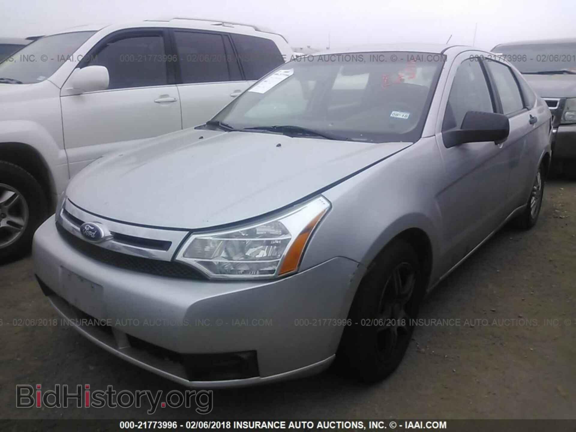 2011 Ford Focus - VIN: 1FAHP3FN7BW202083 - Photo 2