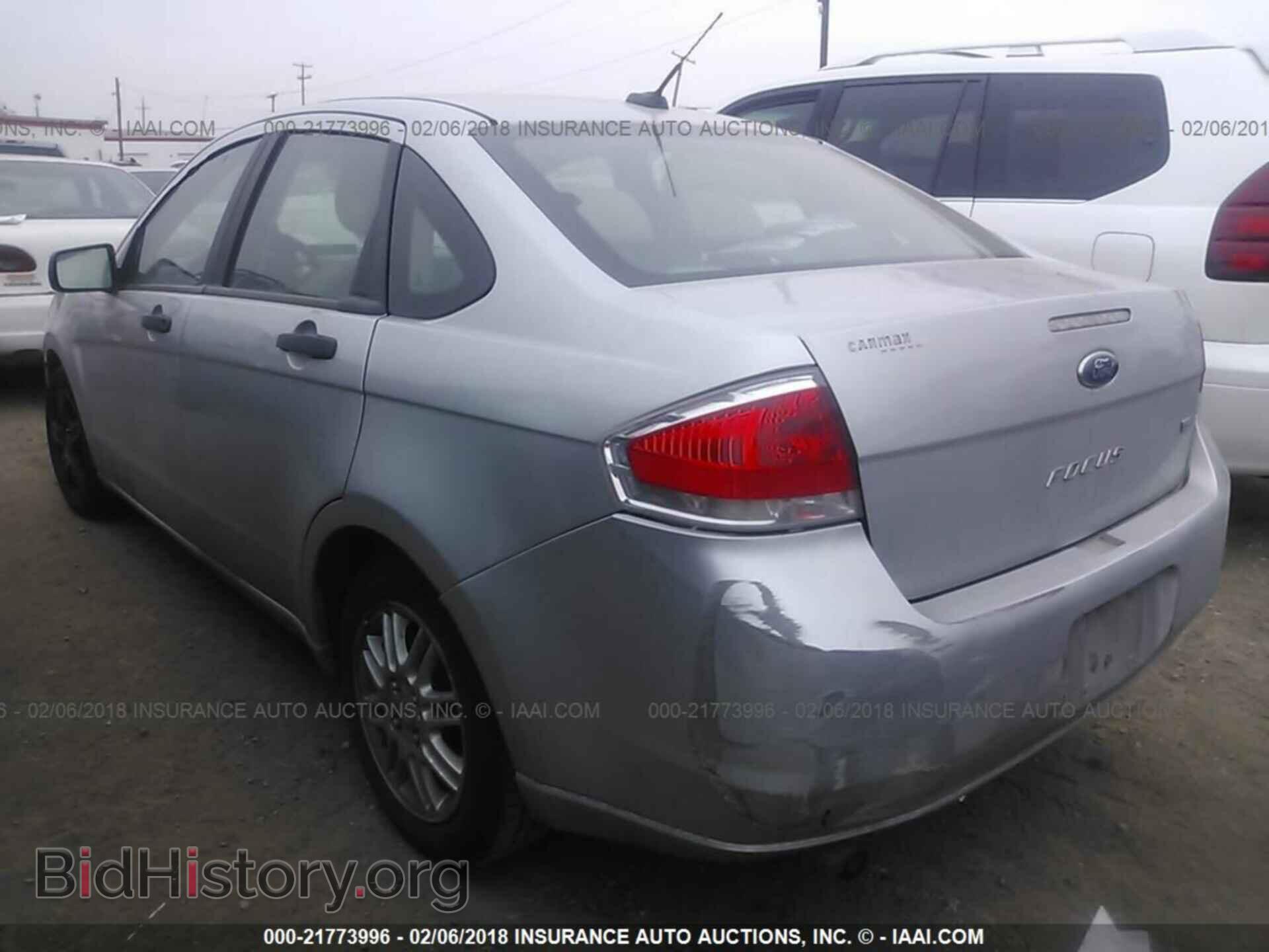 2011 Ford Focus - VIN: 1FAHP3FN7BW202083 - Photo 3