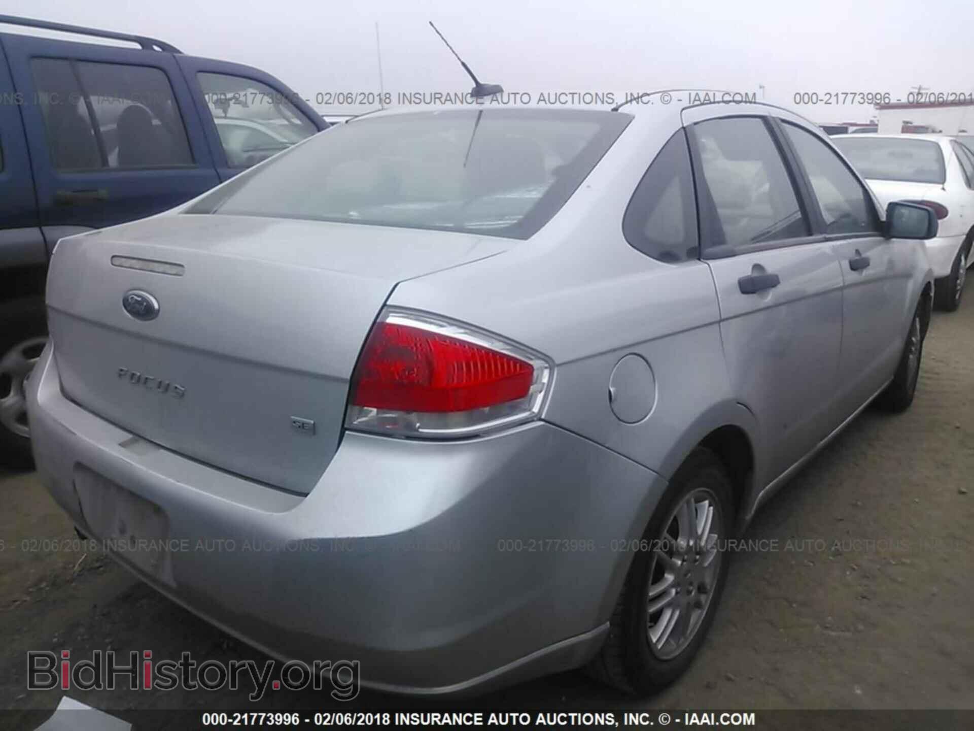 2011 Ford Focus - VIN: 1FAHP3FN7BW202083 - Photo 4