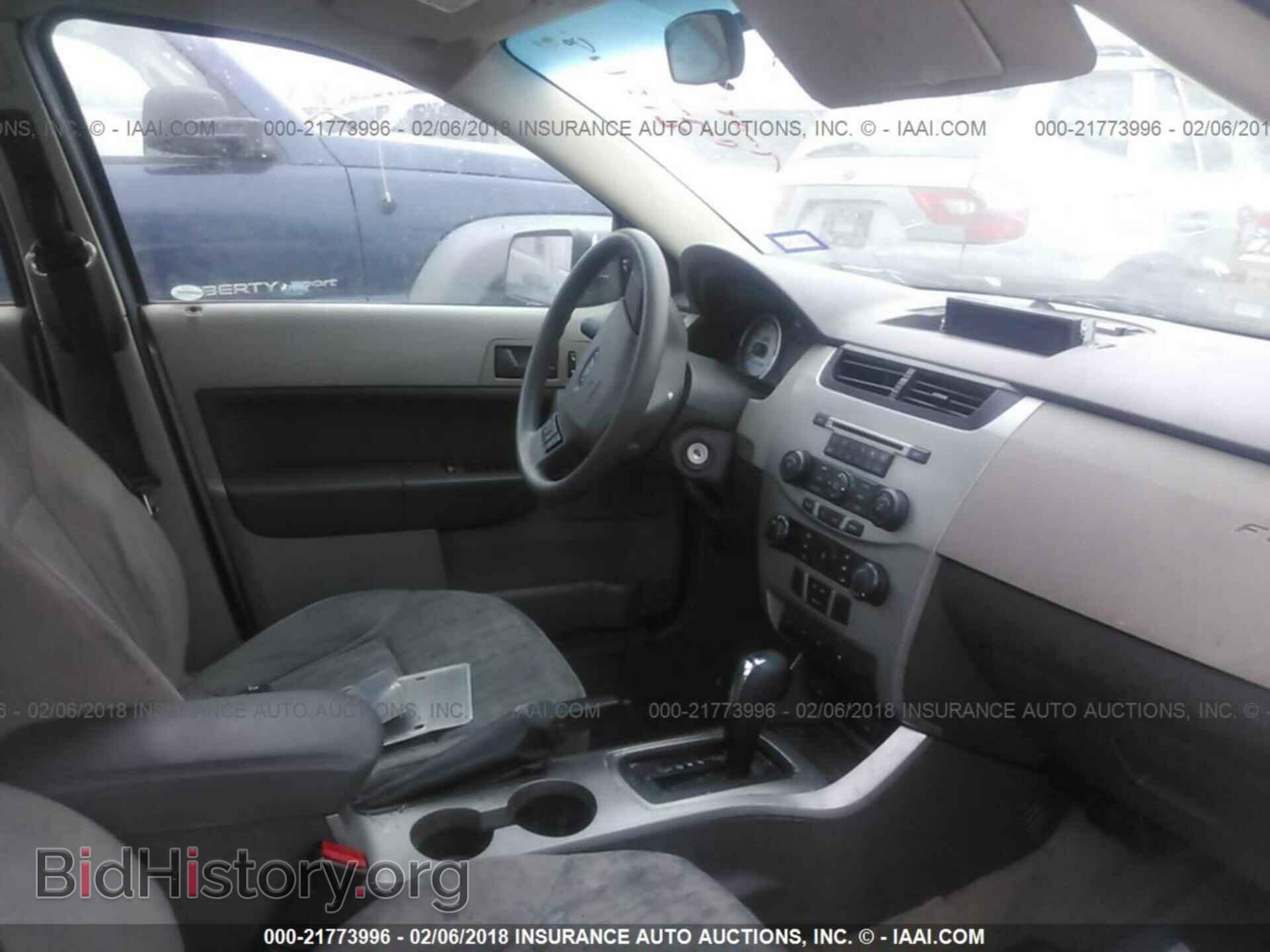 2011 Ford Focus - VIN: 1FAHP3FN7BW202083 - Photo 5