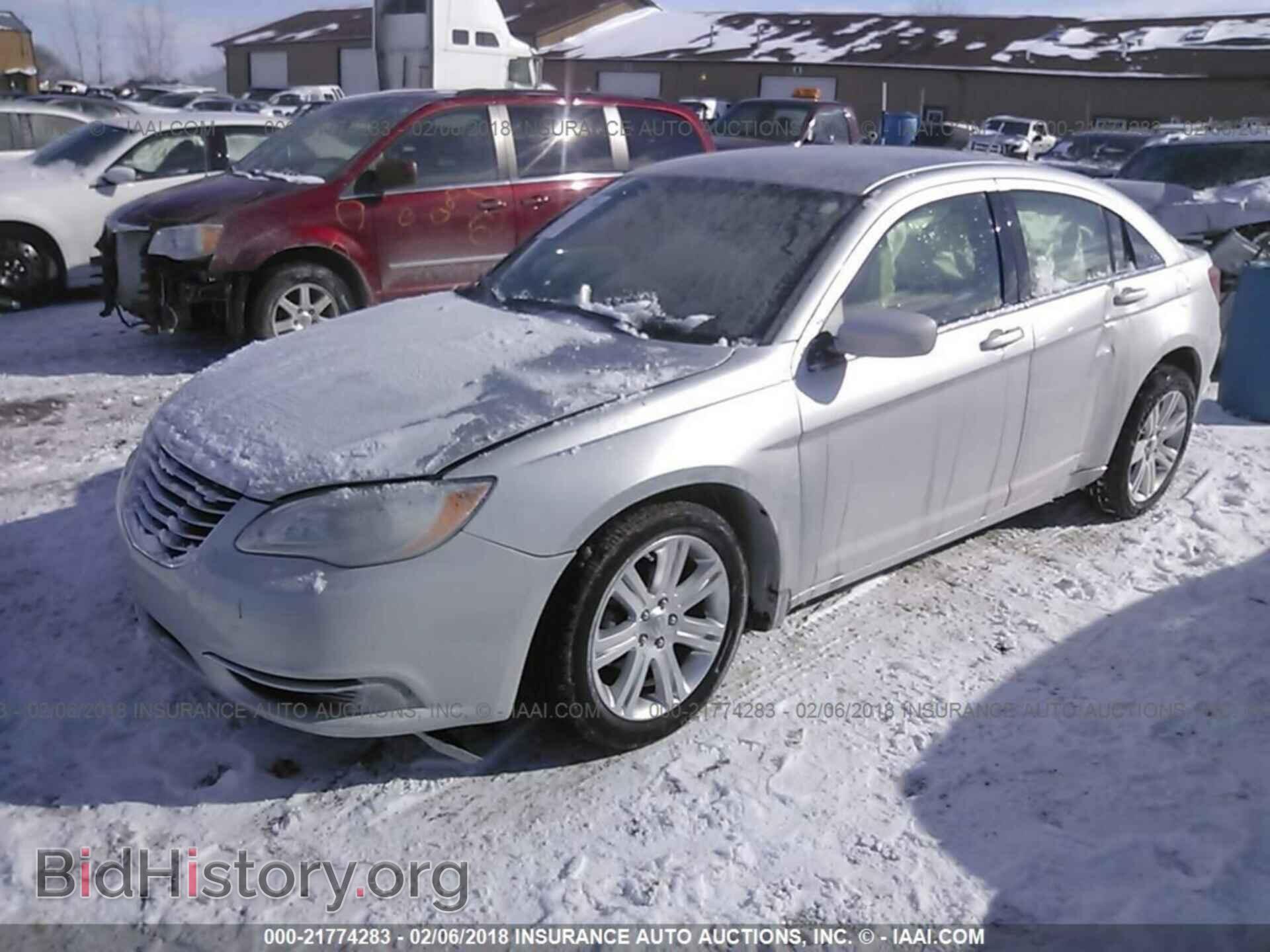 2011 Chrysler 200 - VIN: 1C3BC1FB4BN612033 - Photo 2