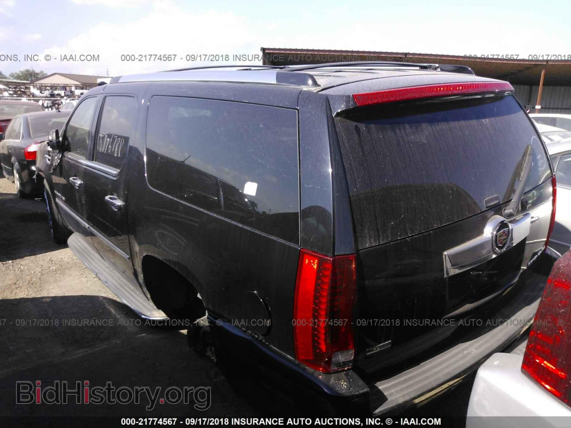2011 Cadillac Escalade - VIN: 1GYS4HEF1BR136803 - Фото 3