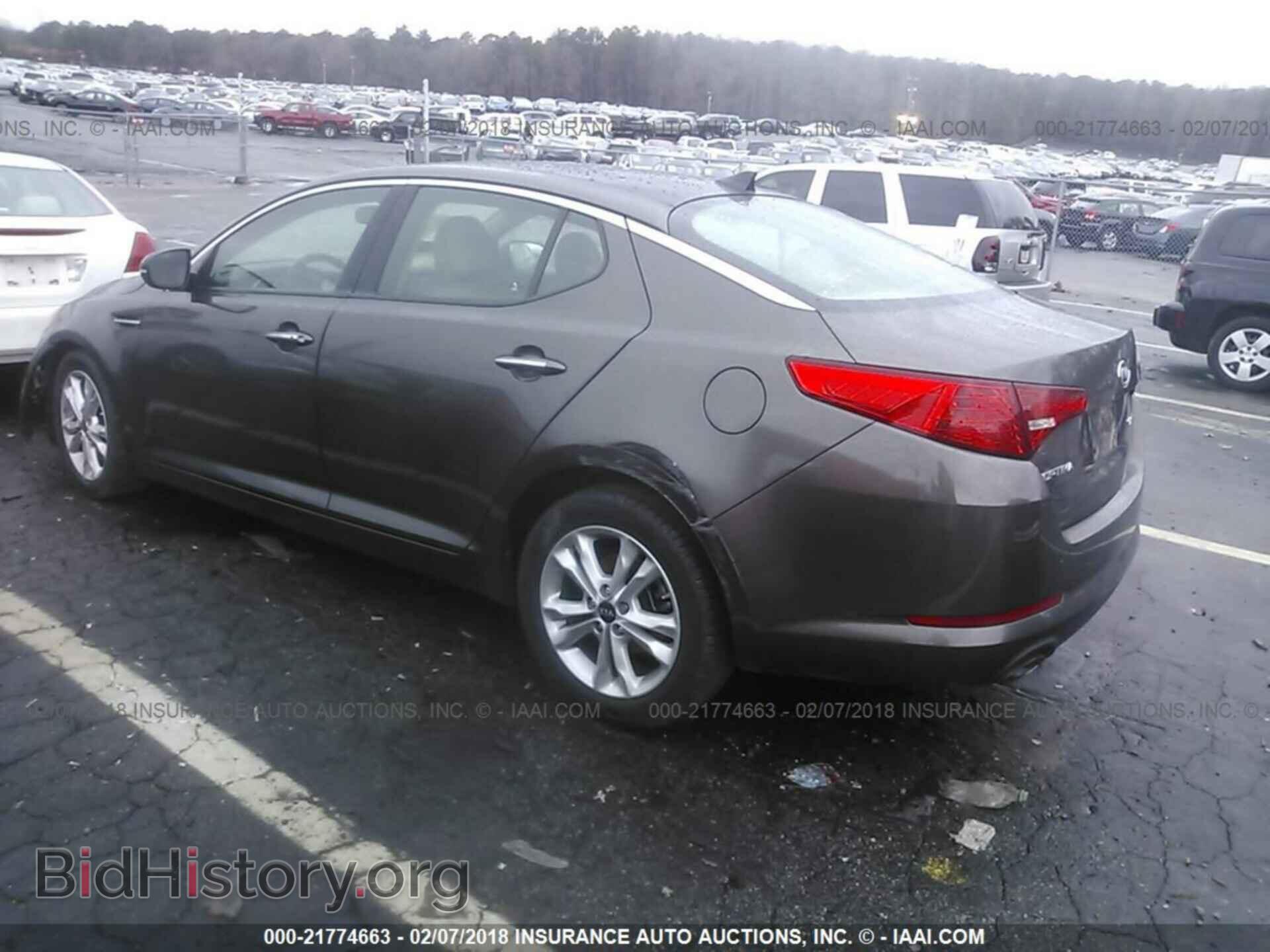 2011 Kia Optima - VIN: KNAGN4A66B5136128 - Photo 3