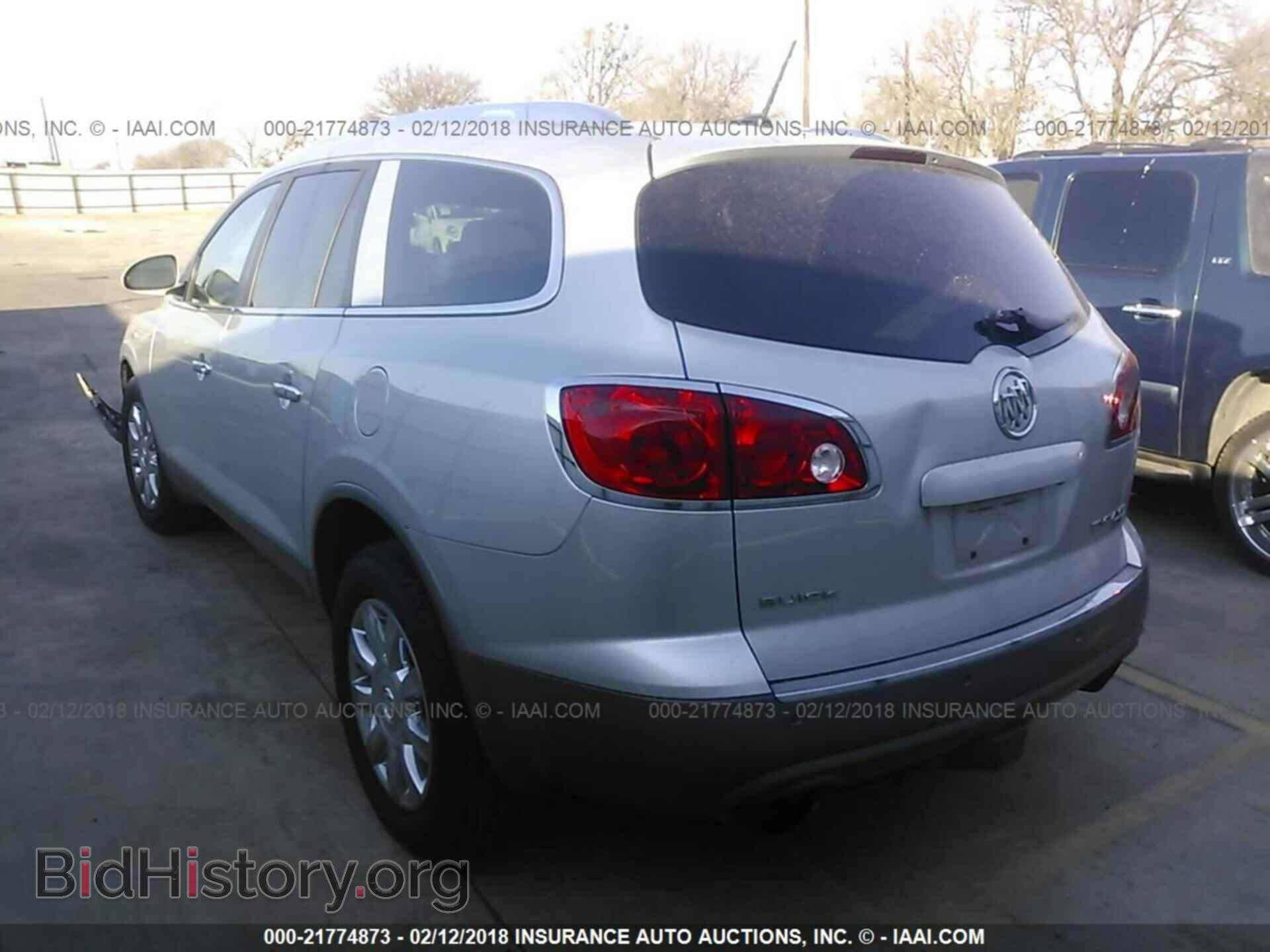 2011 Buick Enclave - VIN: 5GAKRCED2BJ230049 - Photo 3