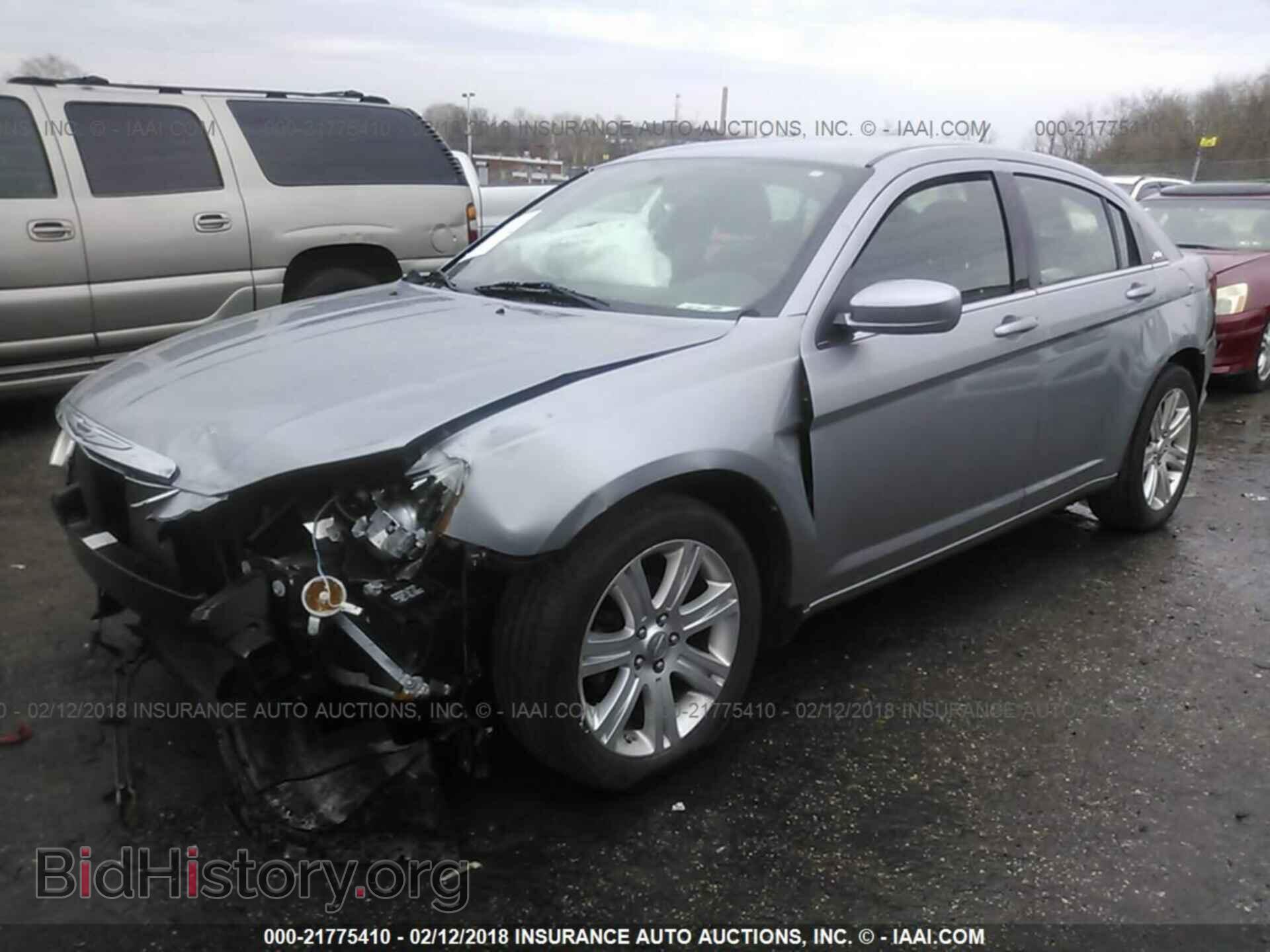2013 Chrysler 200 - VIN: 1C3CCBAB5DN763404 - Photo 2