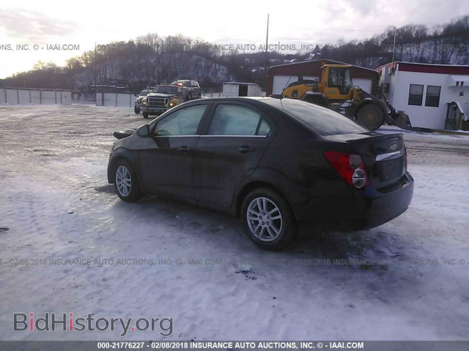 2015 Chevrolet Sonic - VIN: 1G1JC5SG8F4106869 - Фото 3