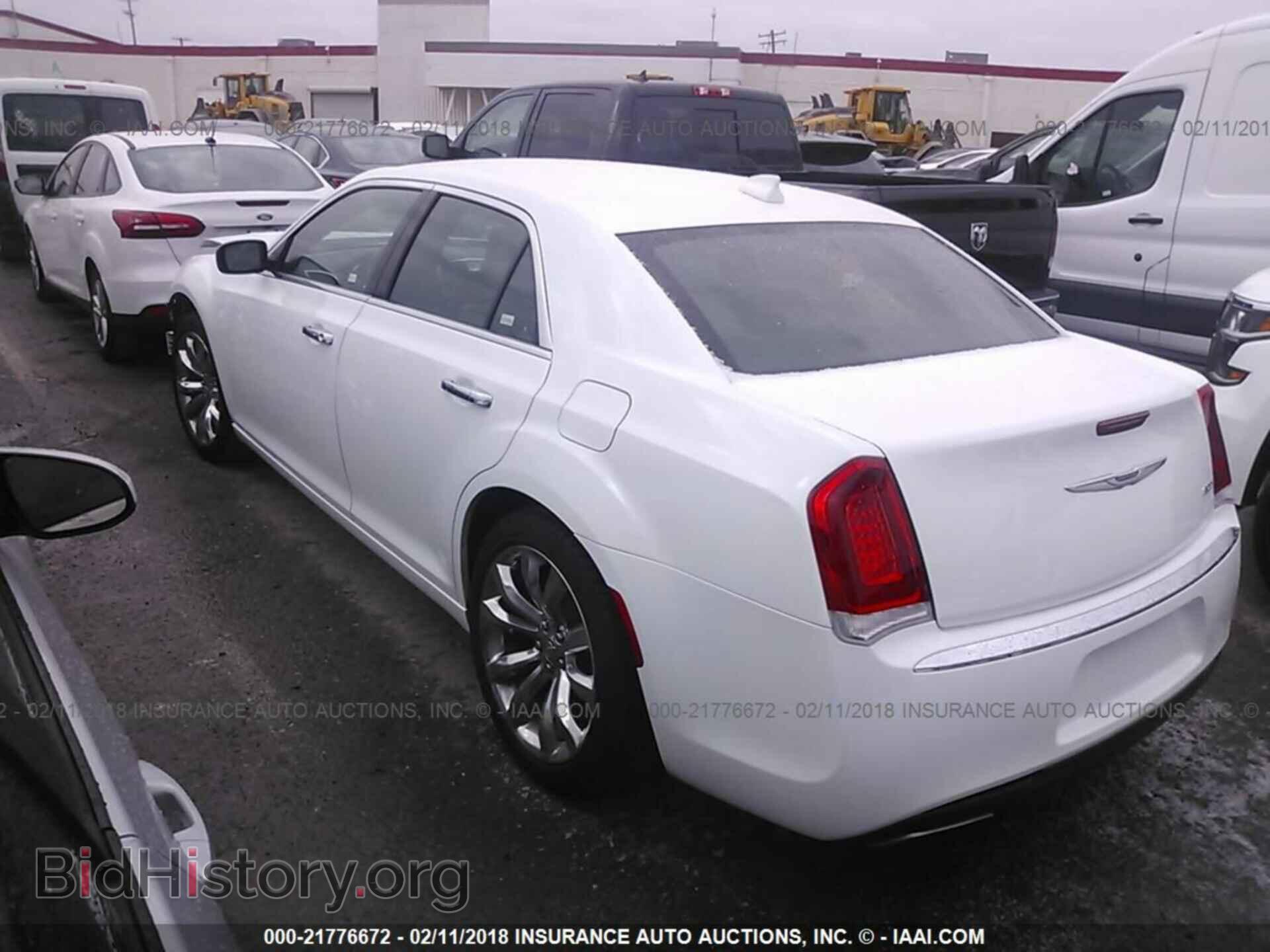 2018 Chrysler 300 - VIN: 2C3CCAEG5JH159436 - Photo 3