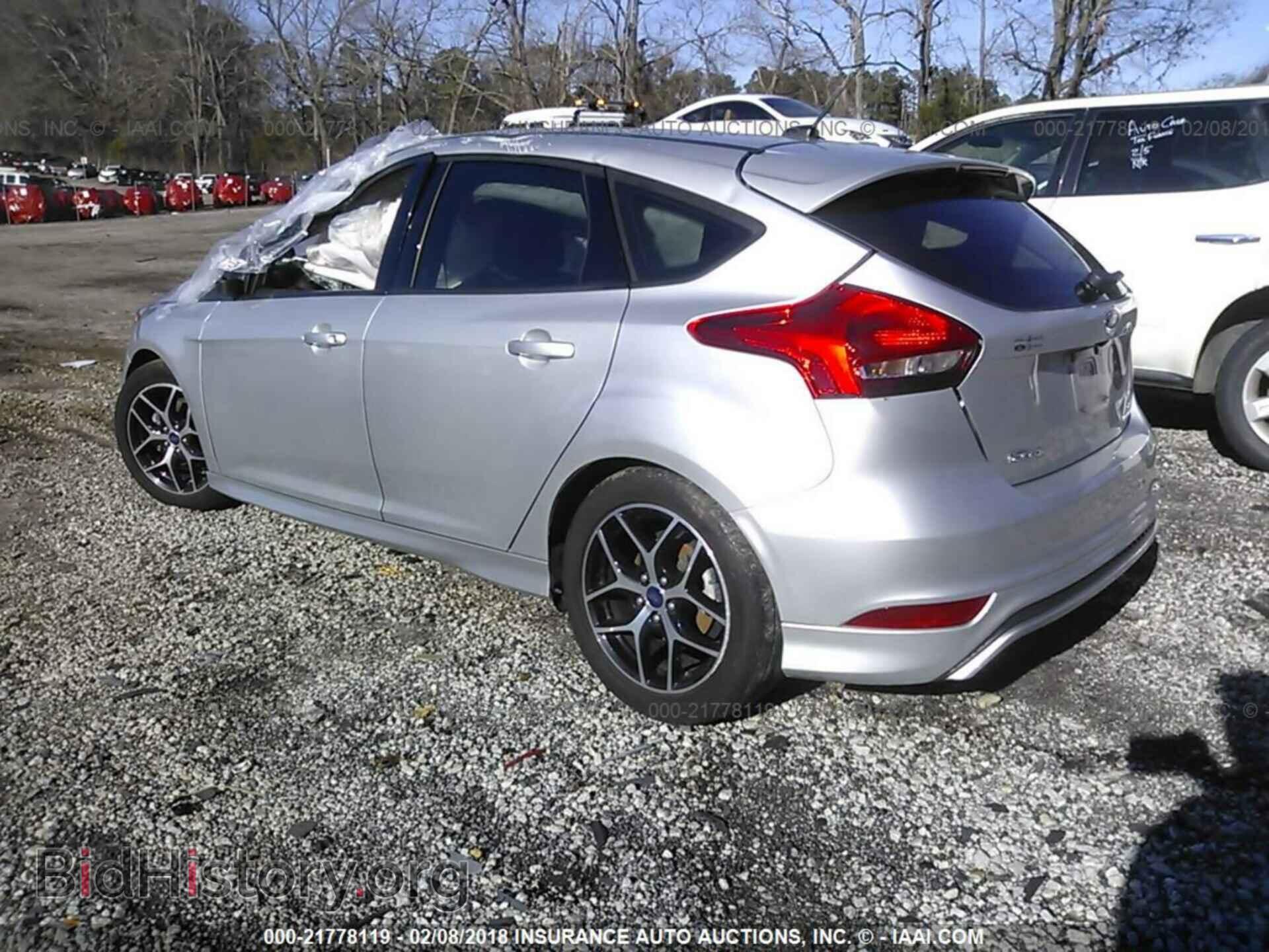 2016 Ford Focus - VIN: 1FADP3K27GL355100 - Photo 3