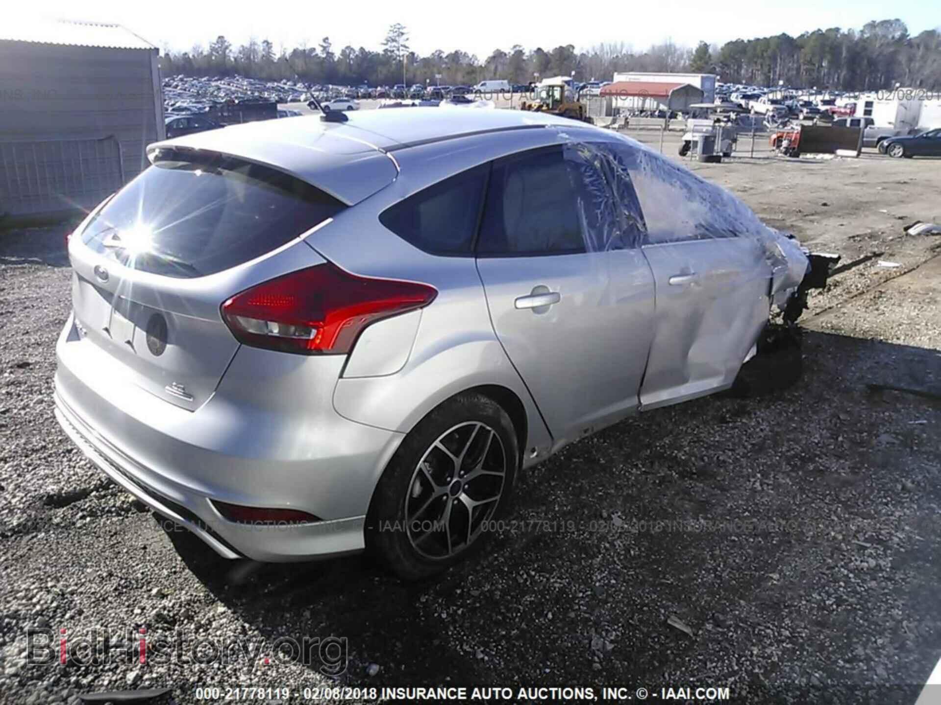 2016 Ford Focus - VIN: 1FADP3K27GL355100 - Photo 4