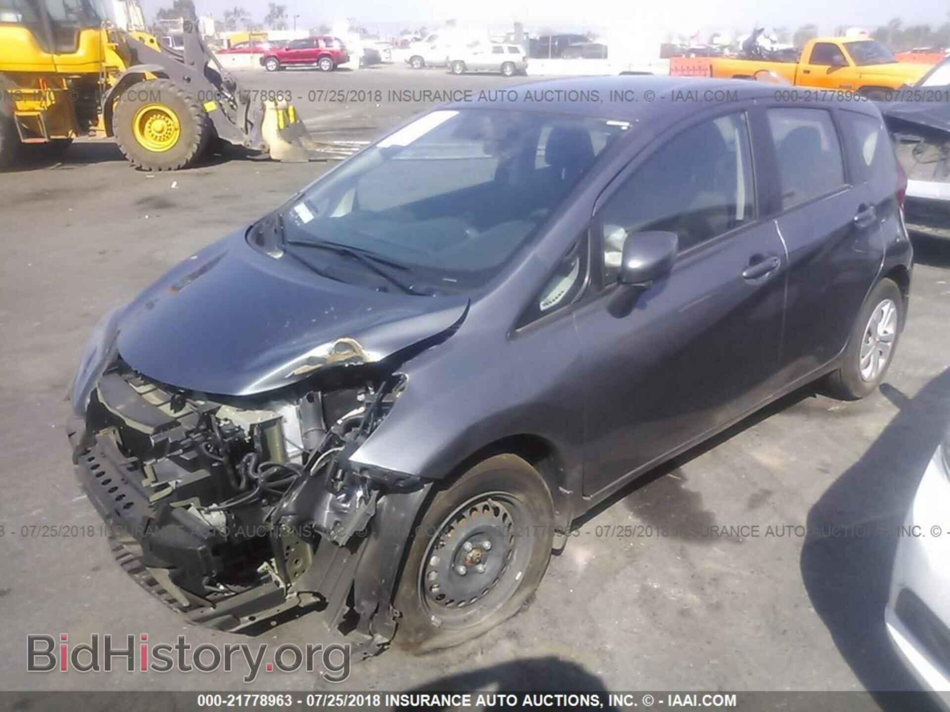 2017 Nissan Versa note - VIN: 3N1CE2CP3HL379743 - Фото 2
