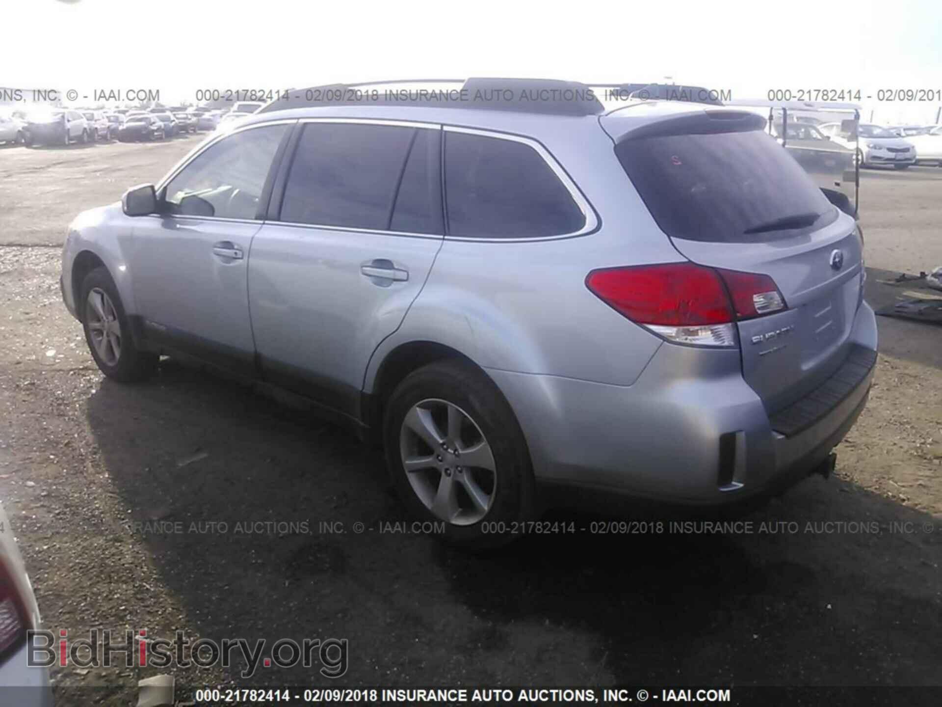 2014 Subaru Outback - VIN: 4S4BRBLC4E3325803 - Photo 3